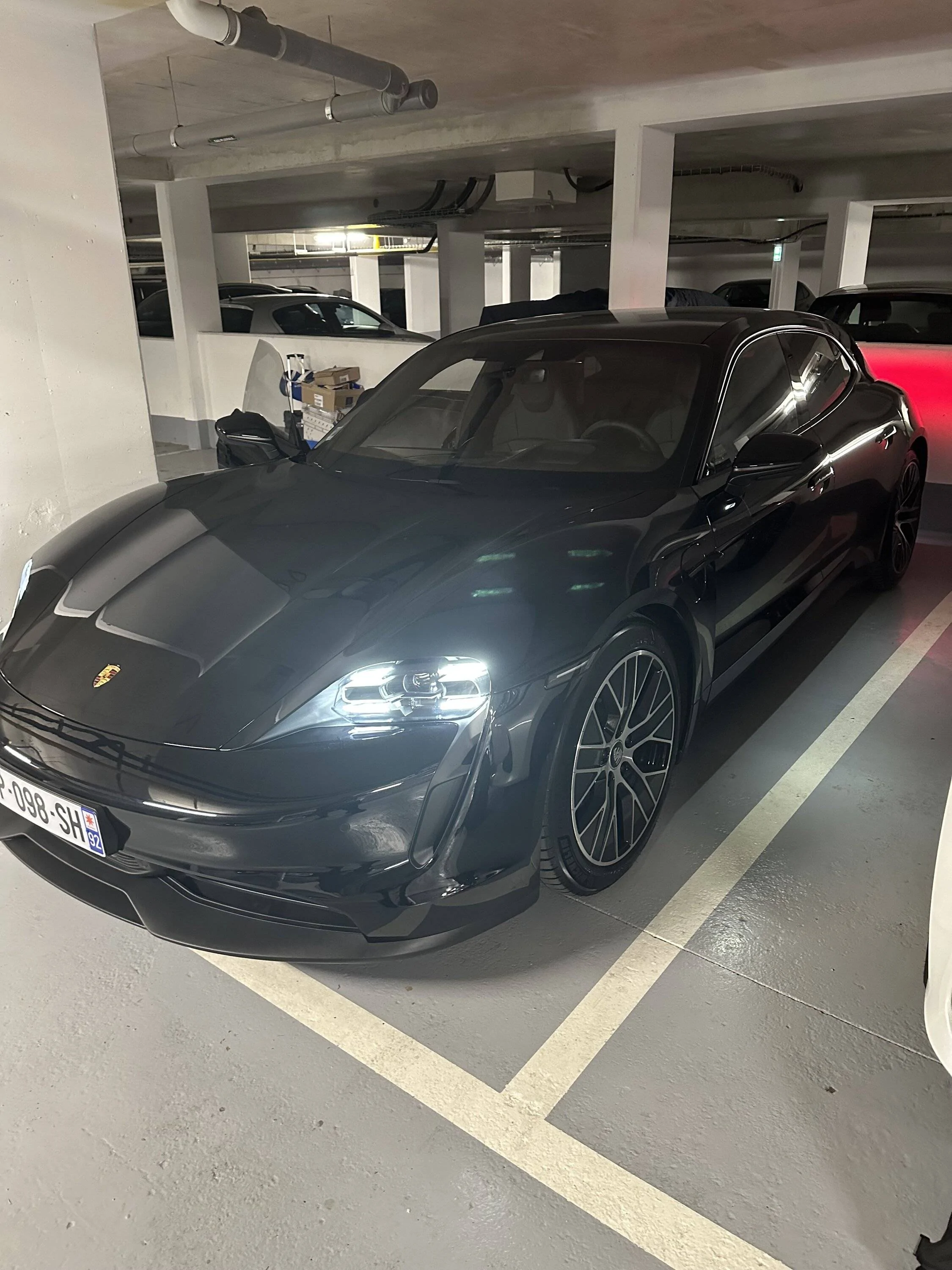 Porsche Taycan BLACK / JET BLACK Taycan Club IMG_0812