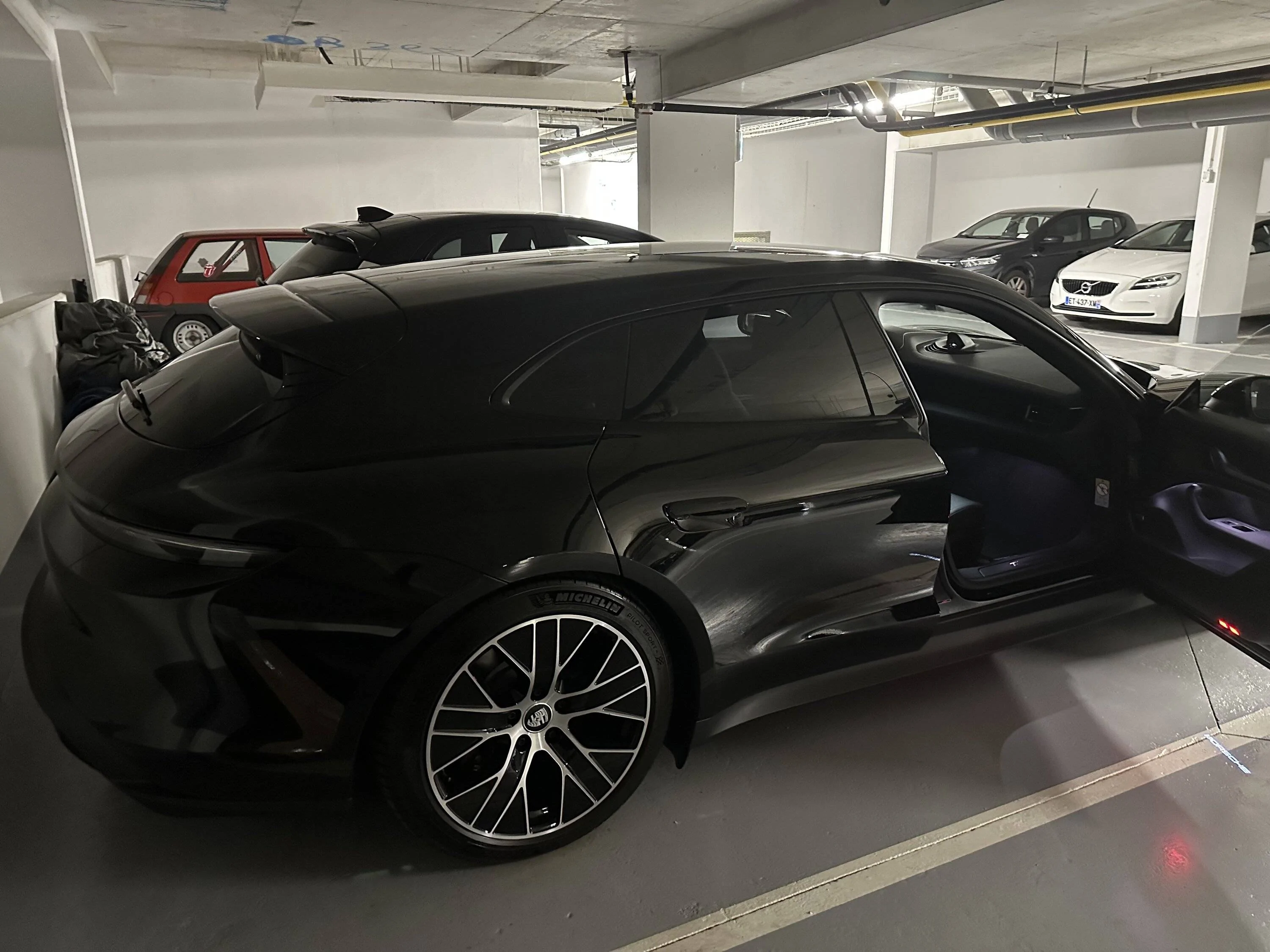 Porsche Taycan BLACK / JET BLACK Taycan Club IMG_0815