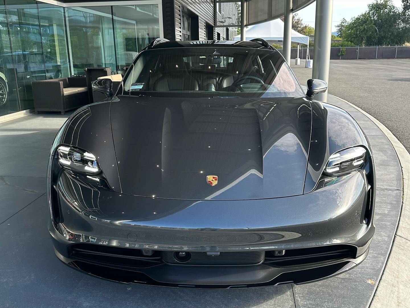 Porsche Taycan VOLCANO GREY Taycan Club 7803E202-83CD-4715-B79F-2C502C5644BC