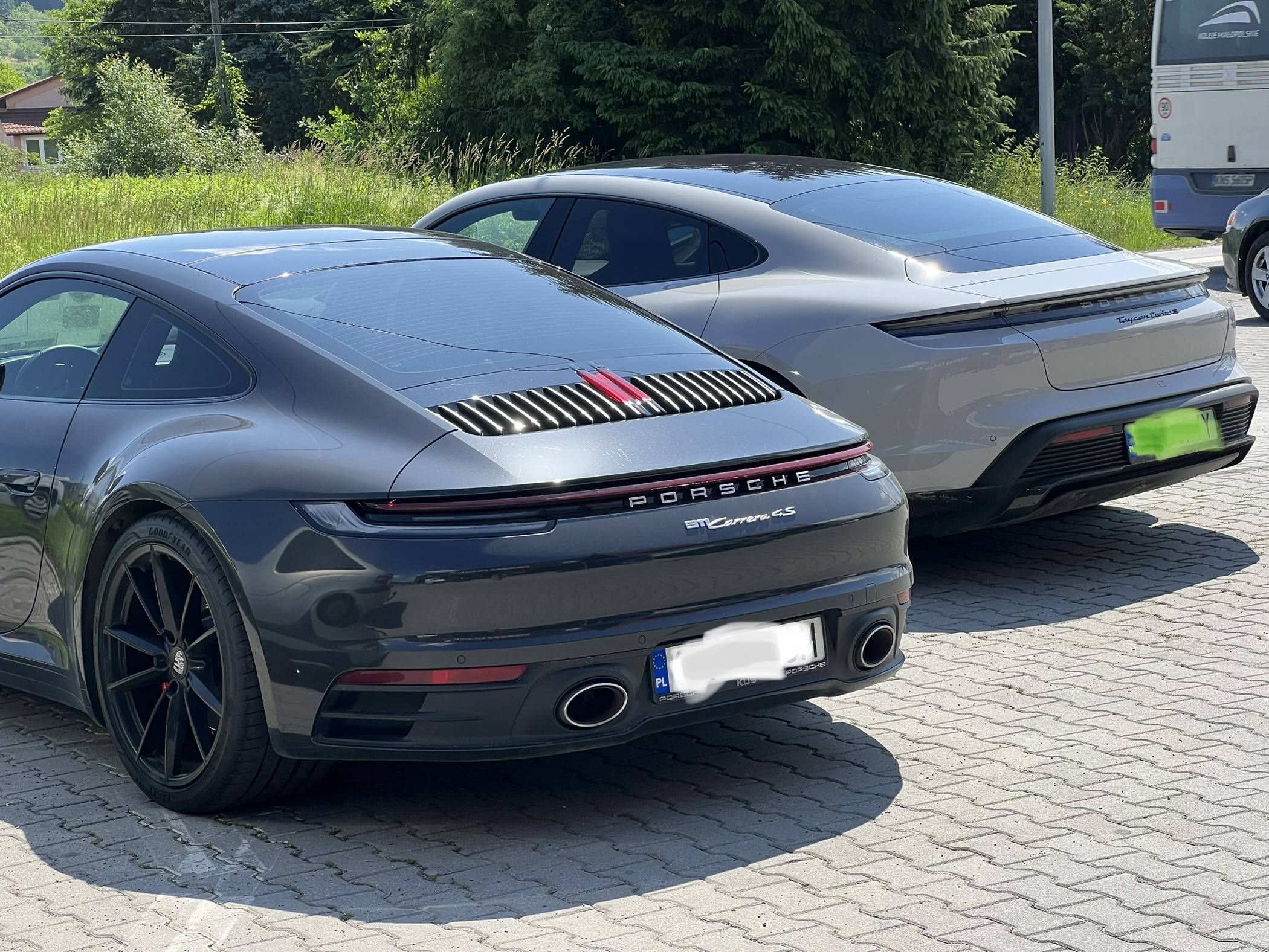 Porsche Taycan CHALK Taycan Club E4F95EA9-D13D-4E33-97AA-716423EDD52B