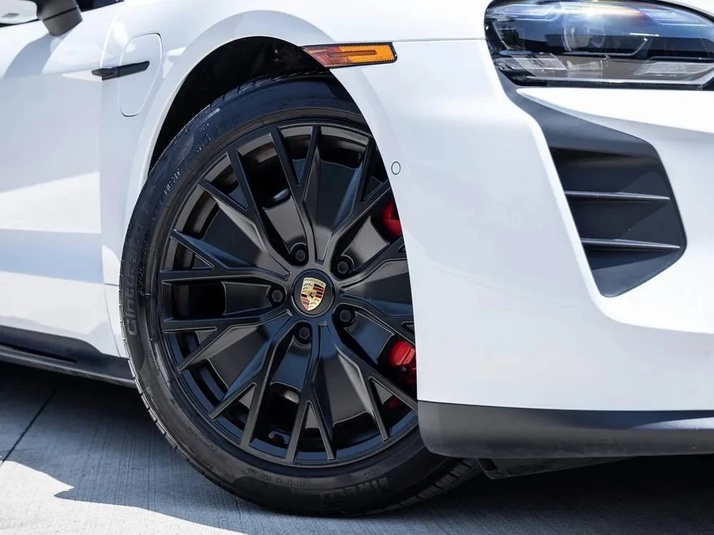 Porsche Taycan Photos request: White Taycan with tint? 19