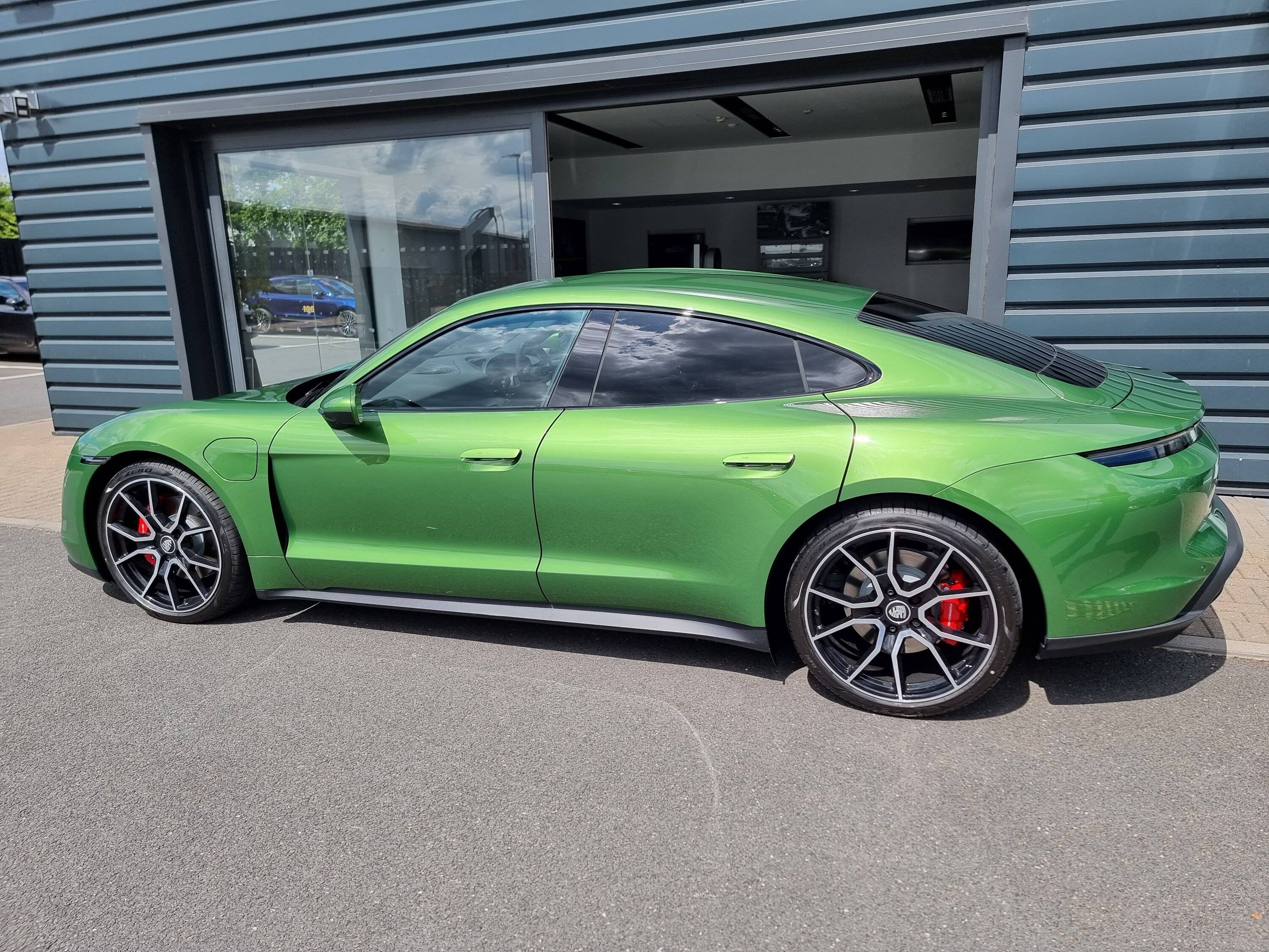 Porsche Taycan MAMBA GREEN Taycan Club 20230626_143755