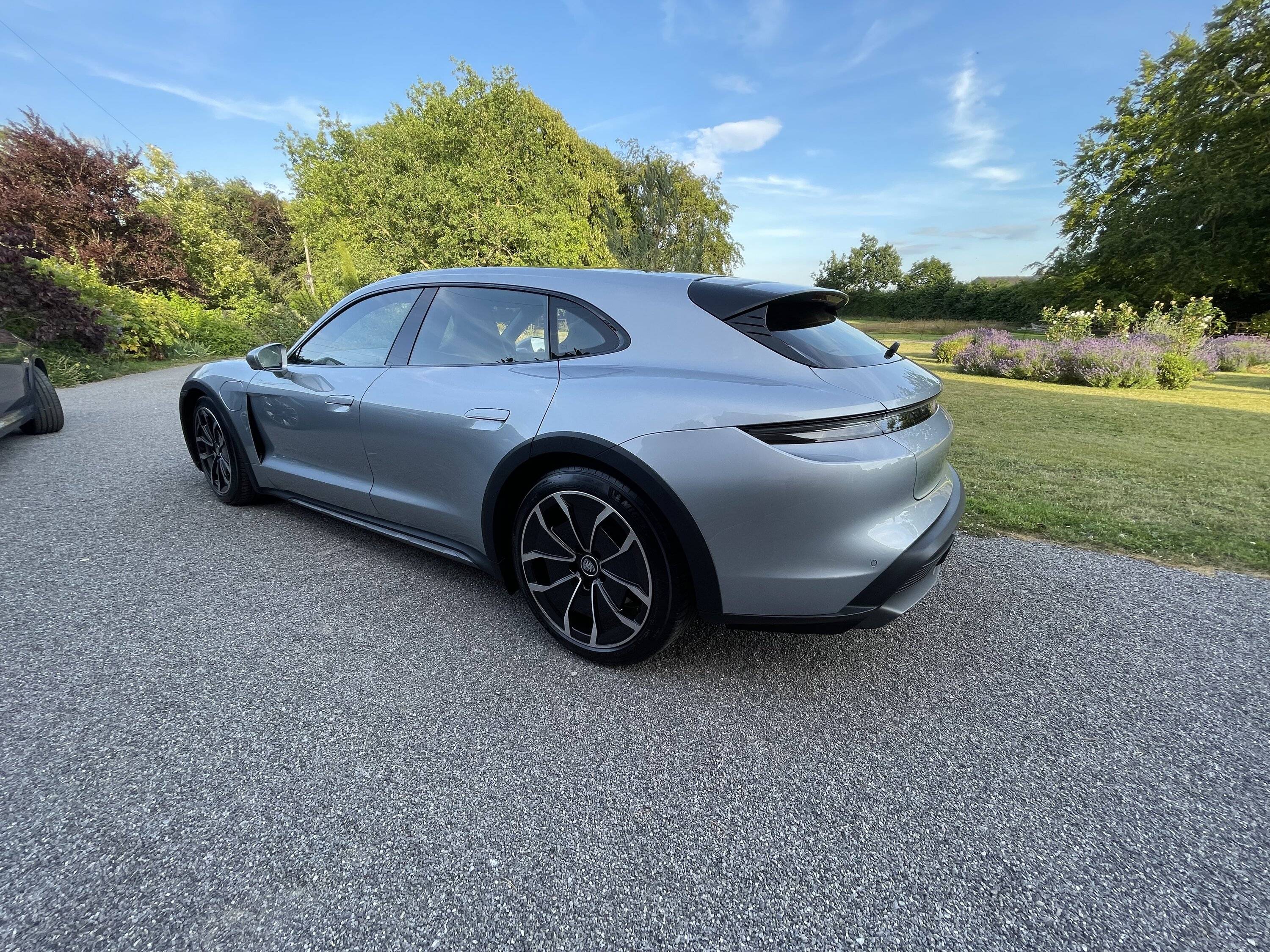 Porsche Taycan DOLOMITE SILVER Taycan Club IMG_0651