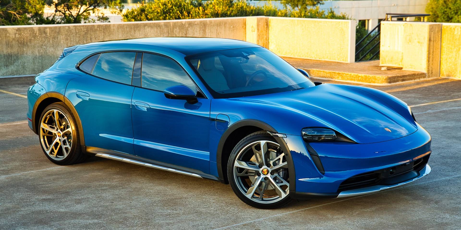 Porsche Taycan NEPTUNE BLUE Taycan Club _RC_0293