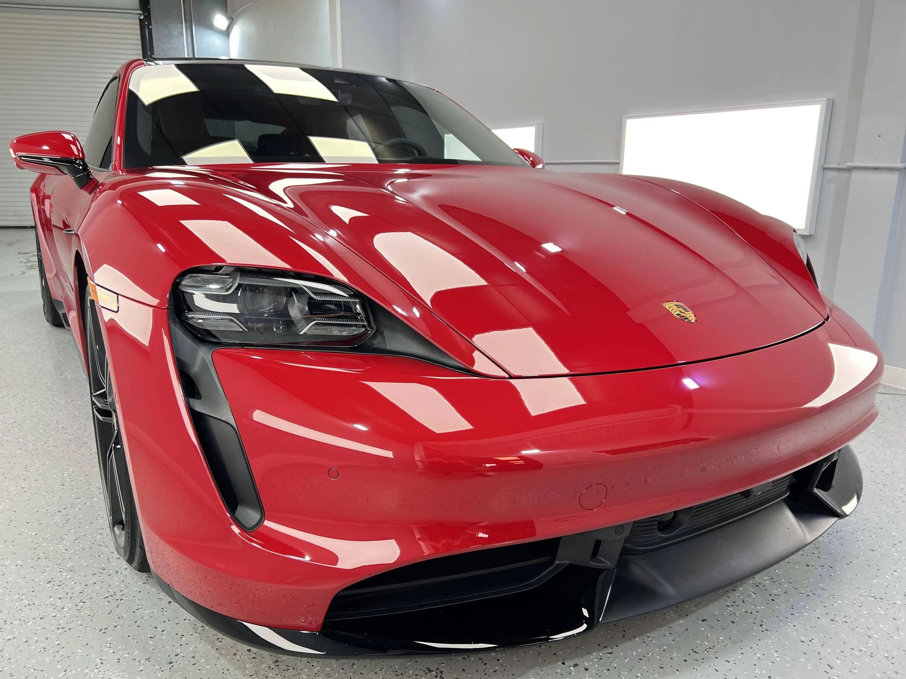 Porsche Taycan CARMINE RED Taycan Club 1689623938382