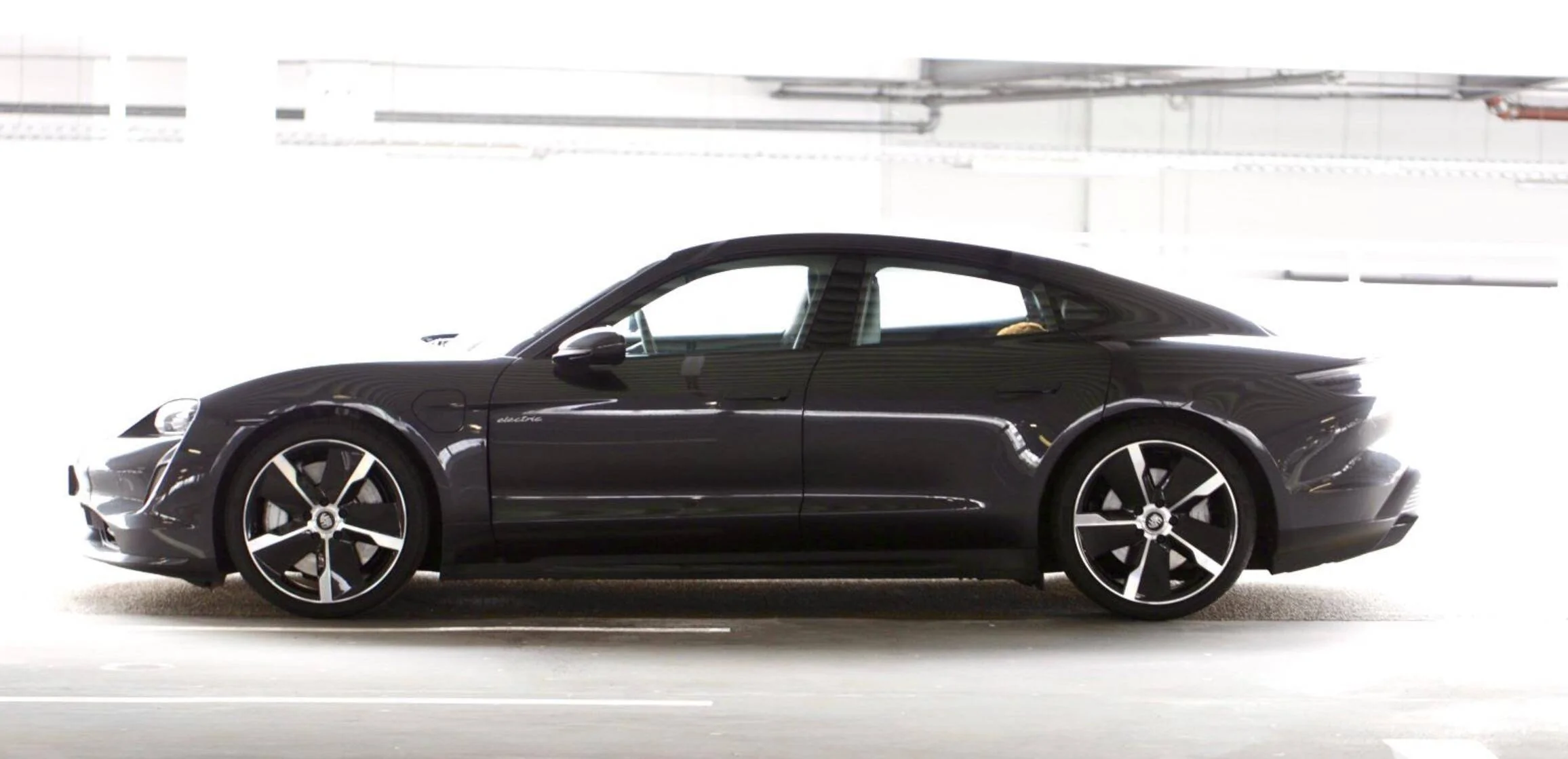 Porsche Taycan VOLCANO GREY Taycan Club 1689955529517