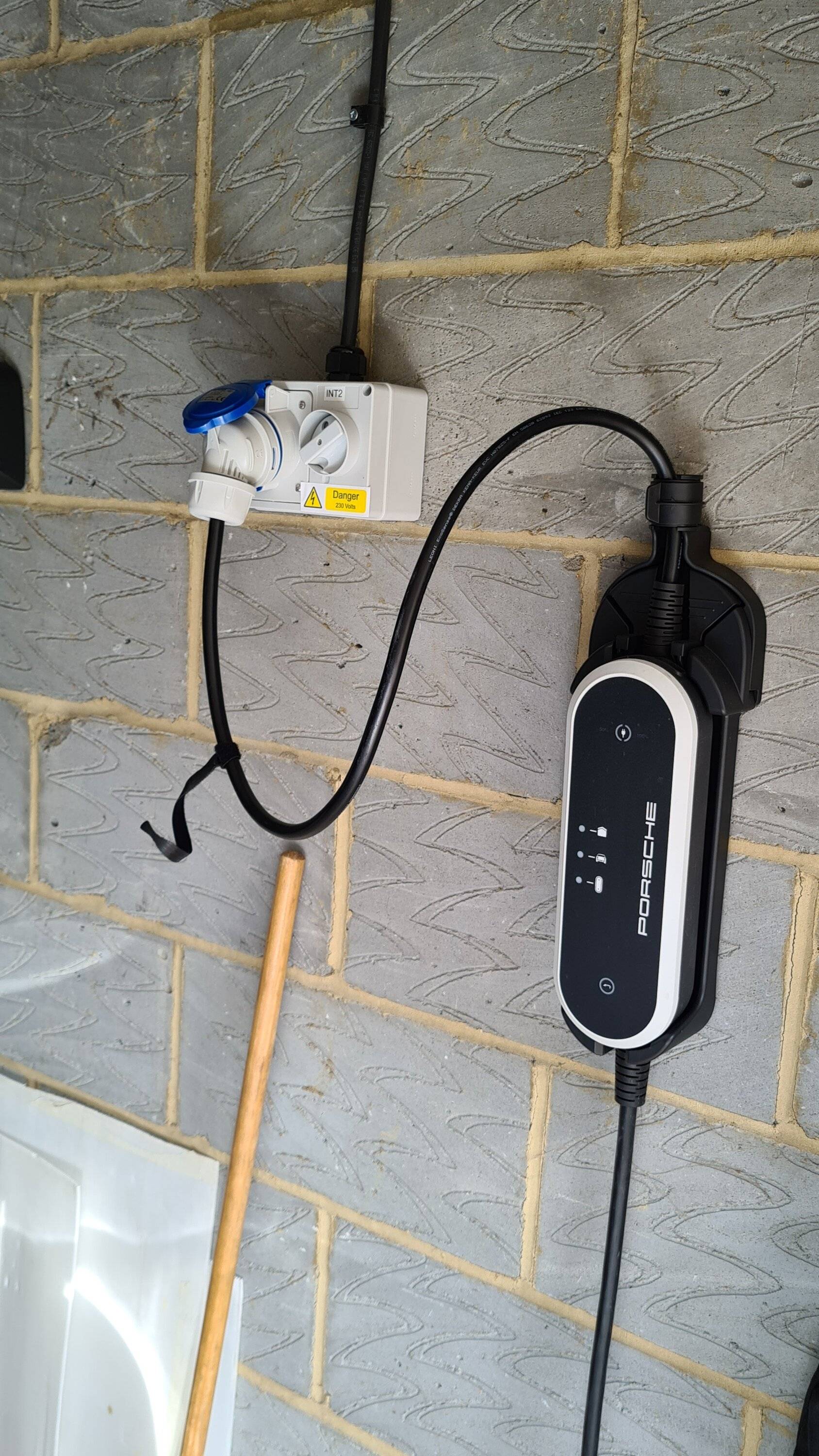 Porsche Taycan Porsche Mobile Charger Plus - 7.2kw 20230721_173904