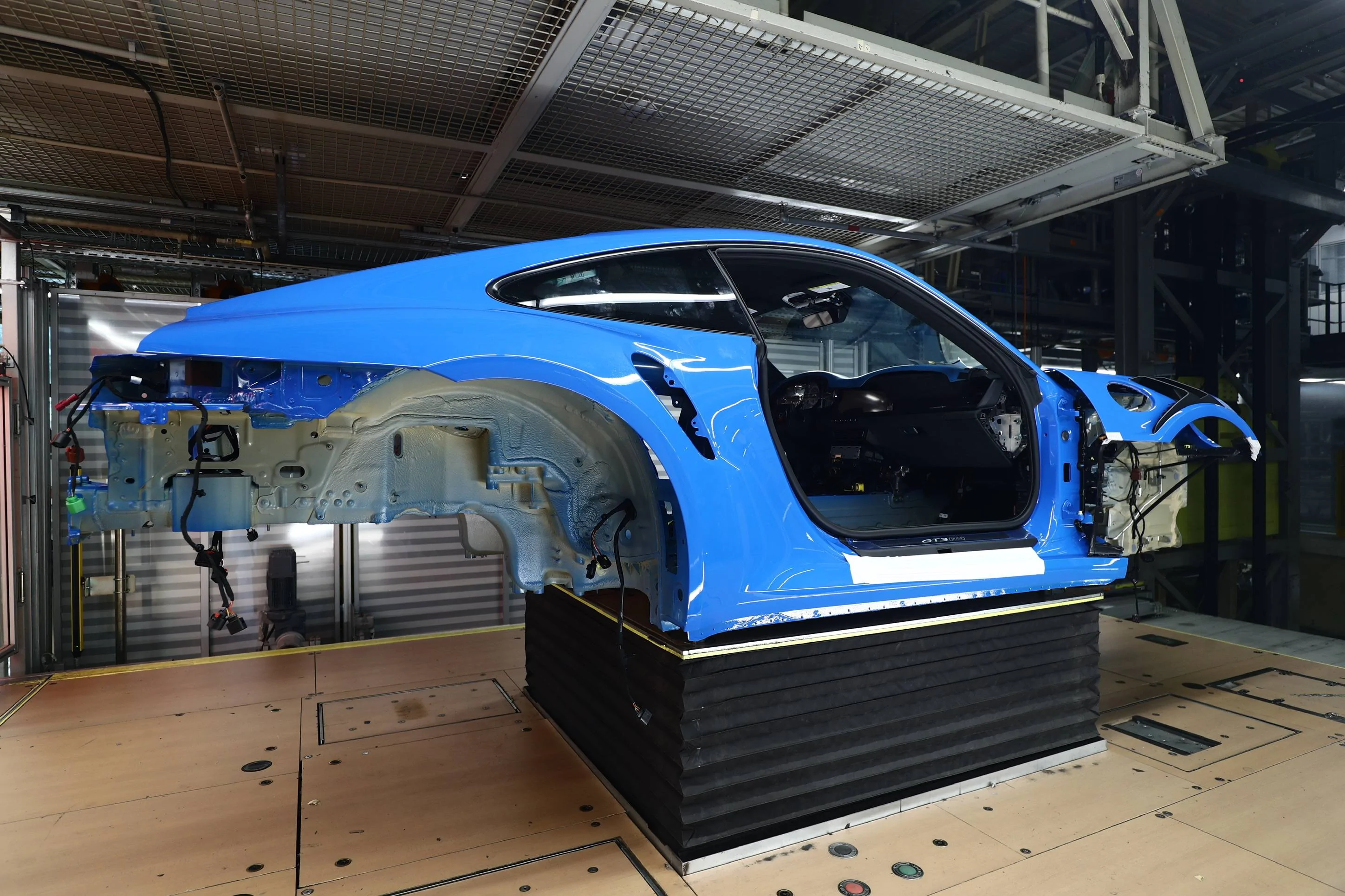 Porsche Taycan meanwhile on the flip side…Porsche is just being mean… 911_GT3_RS_911_718_bodywork