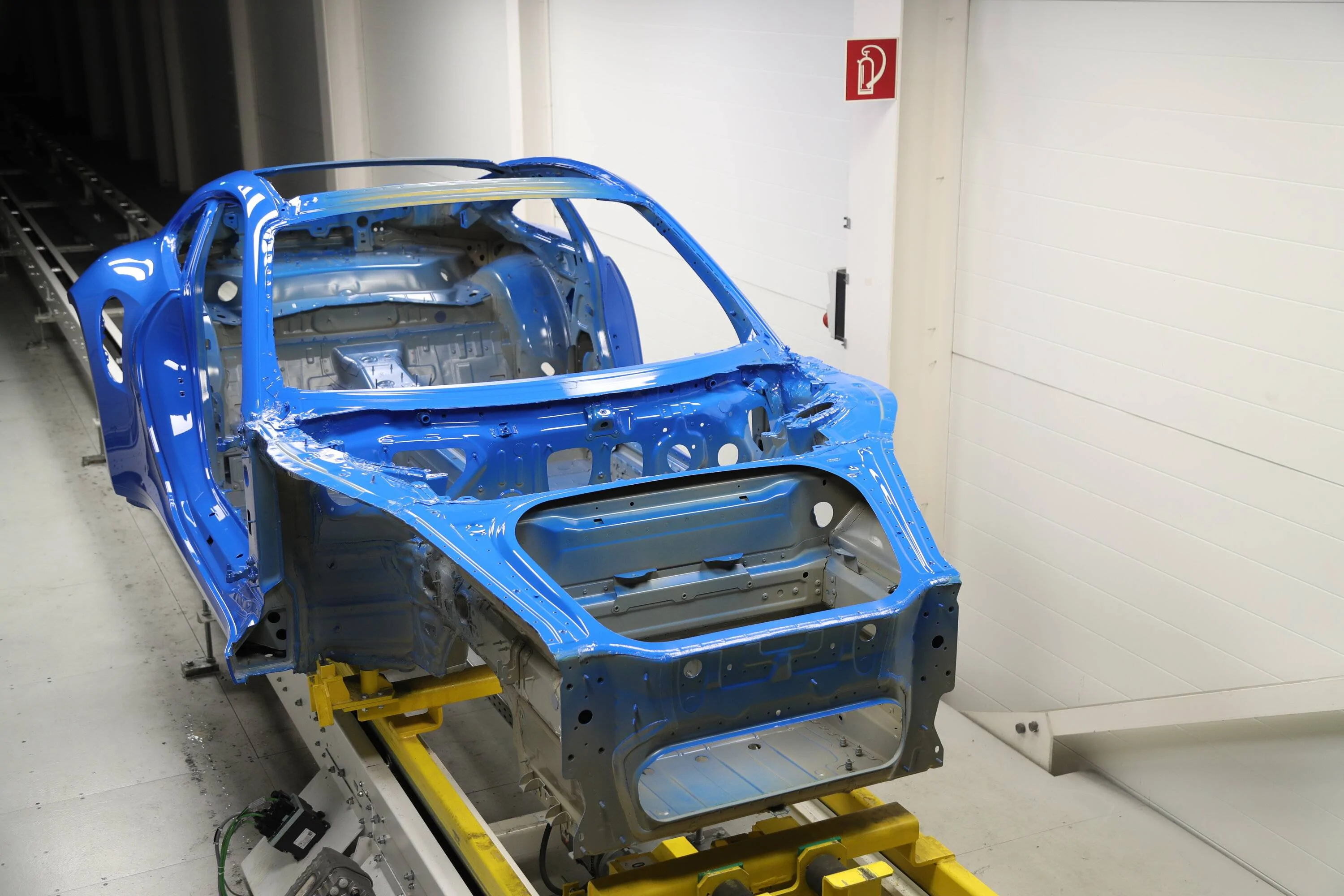 Porsche Taycan meanwhile on the flip side…Porsche is just being mean… 911_GT3_RS_911_718_paint_sho