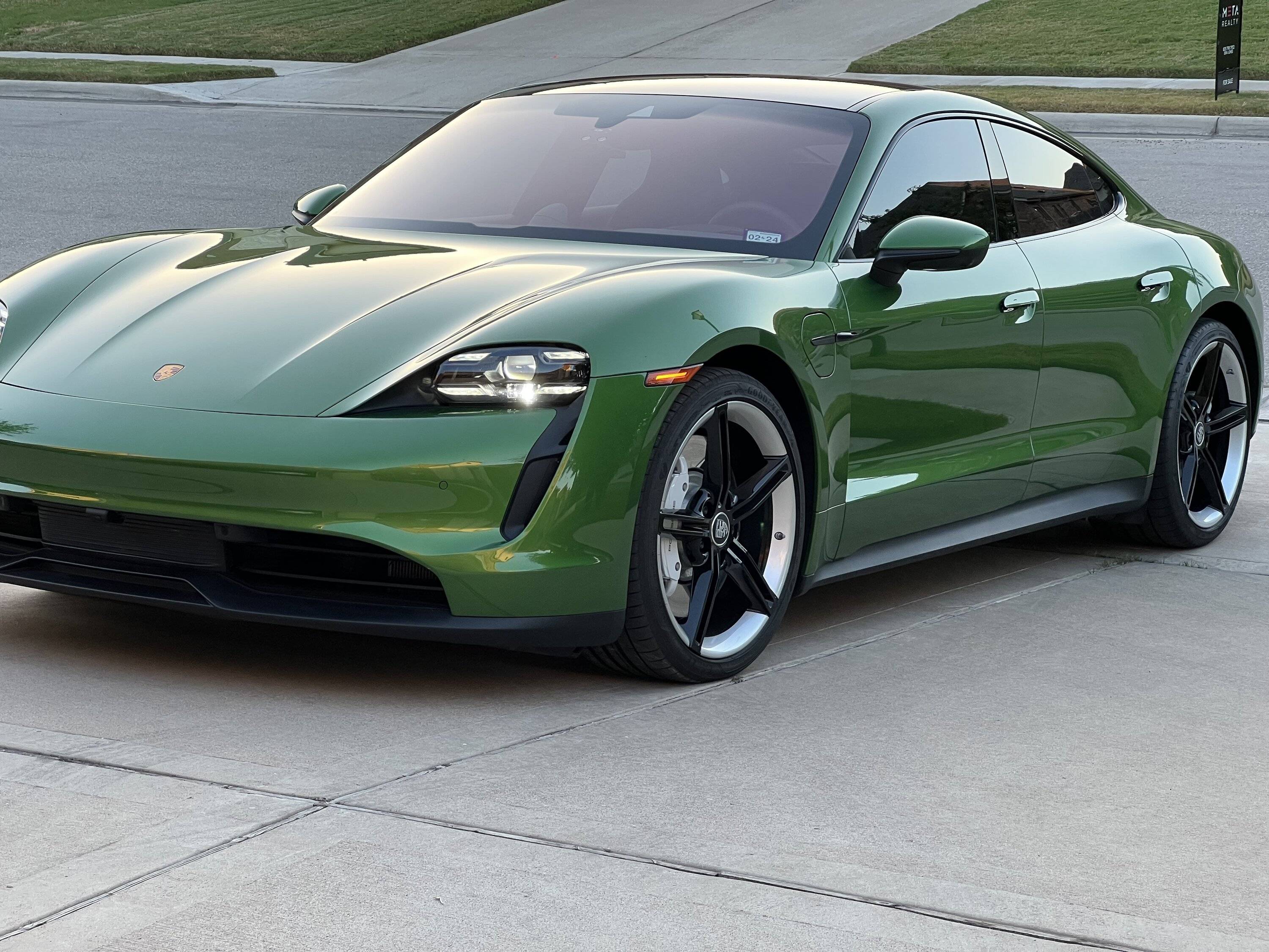Porsche Taycan 2022 Porsche Taycan 4S Mamba Green IMG_0089