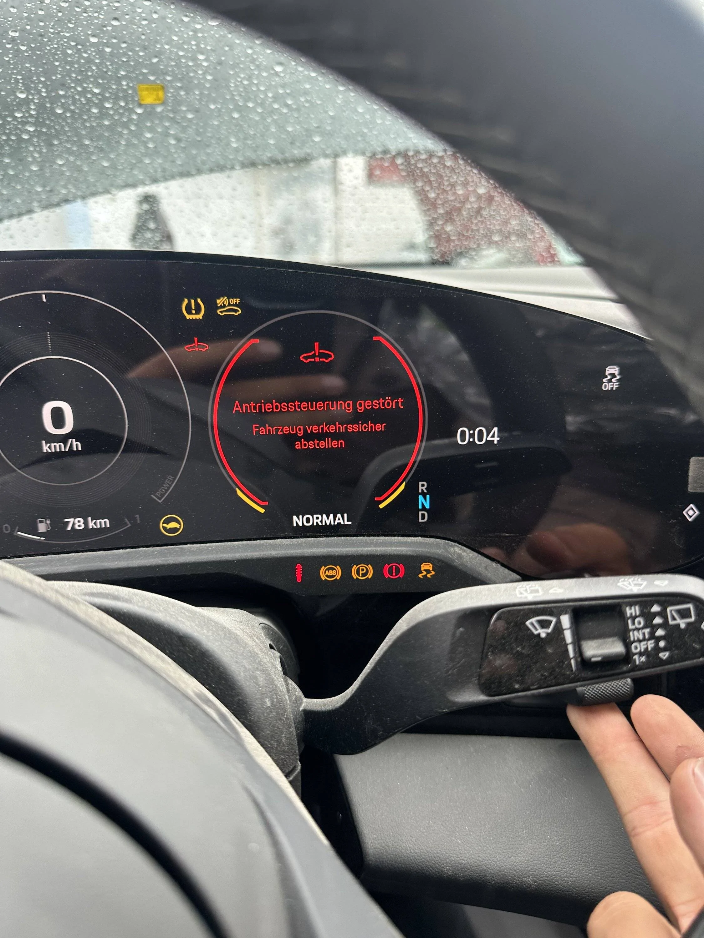 Porsche Taycan Error codes after accident - black screens 4A00BA11-05A0-46DF-B1B2-2128CA31110D