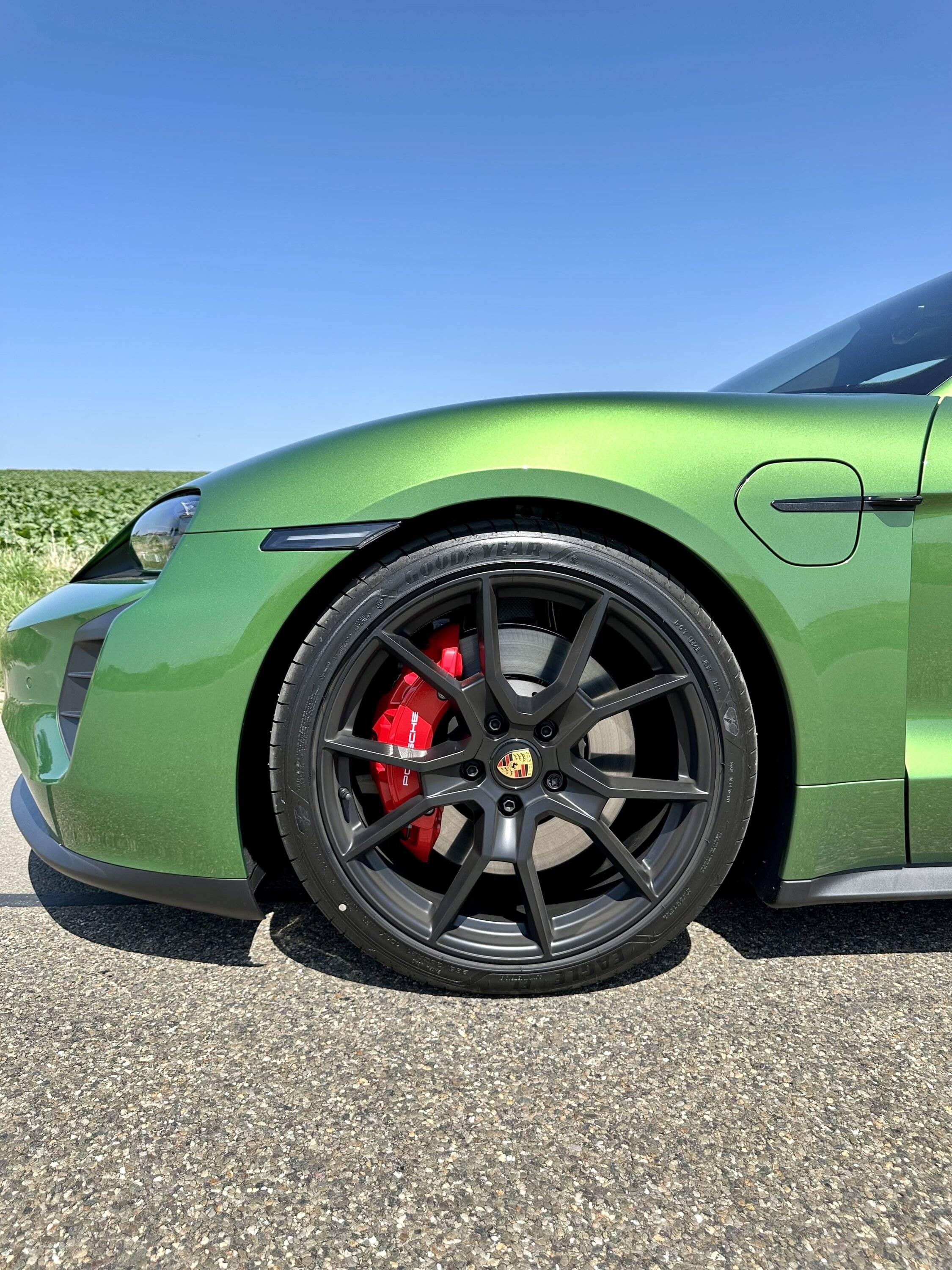 Porsche Taycan Throb's New Taycan GTS Sport Turismo (Mamba Green) IMG_1805