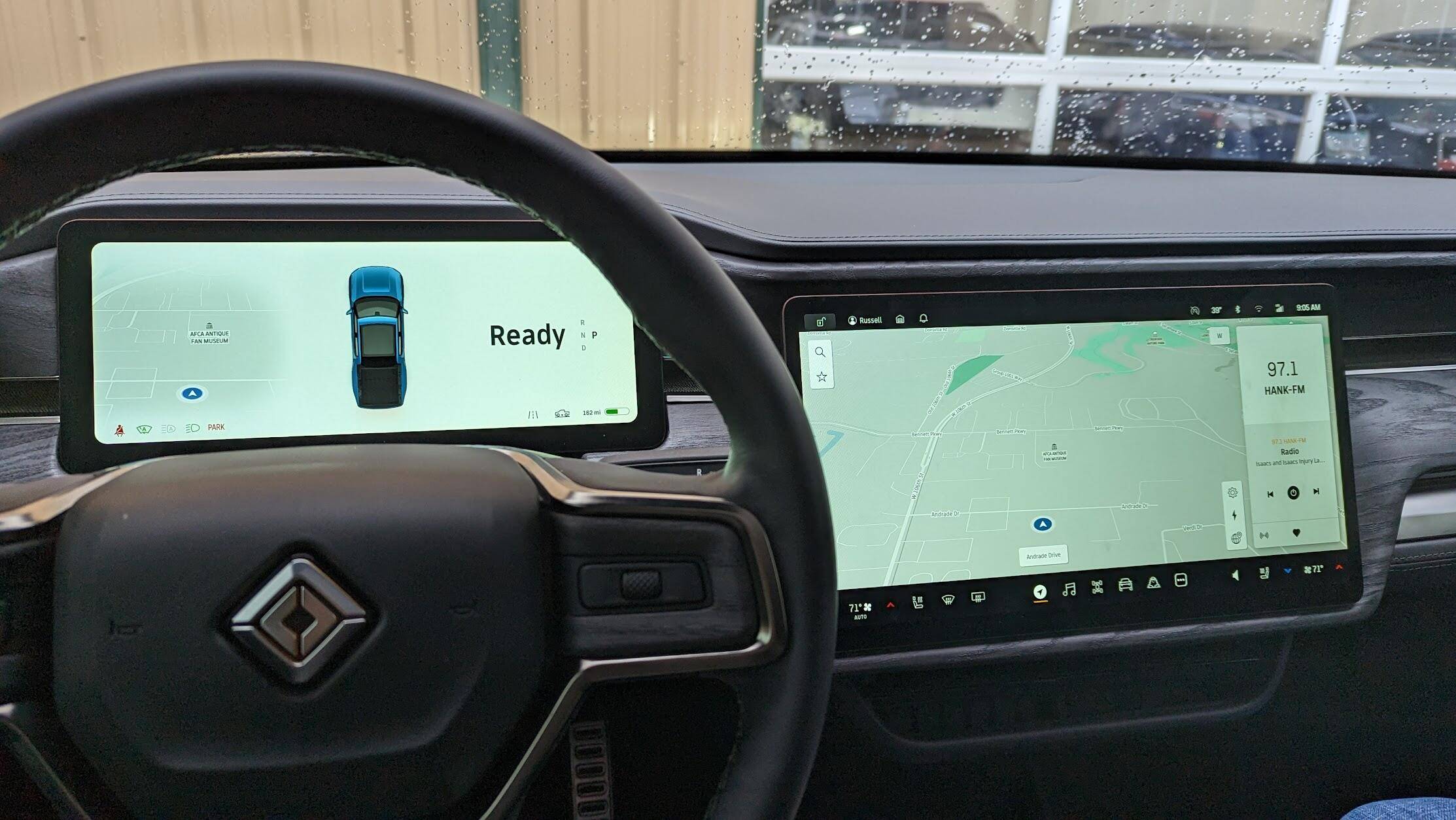 Porsche Taycan Taycan vs Rivian R1S 1690397727591