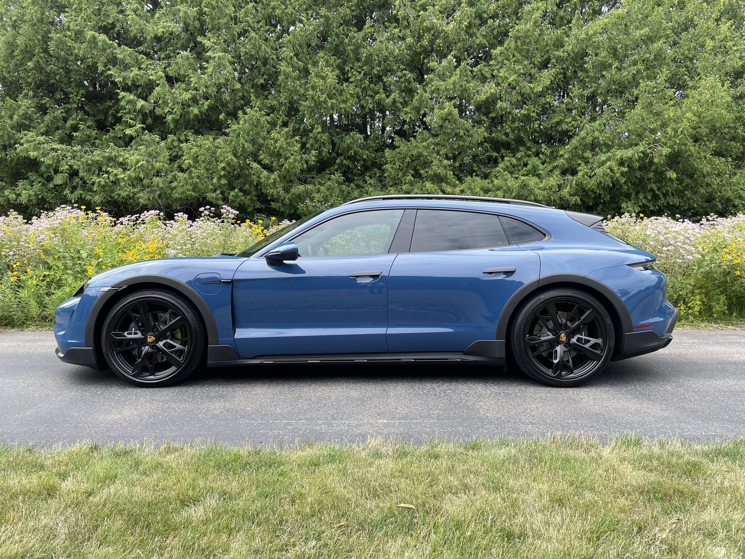 Porsche Taycan NEPTUNE BLUE Taycan Club IMG_2976