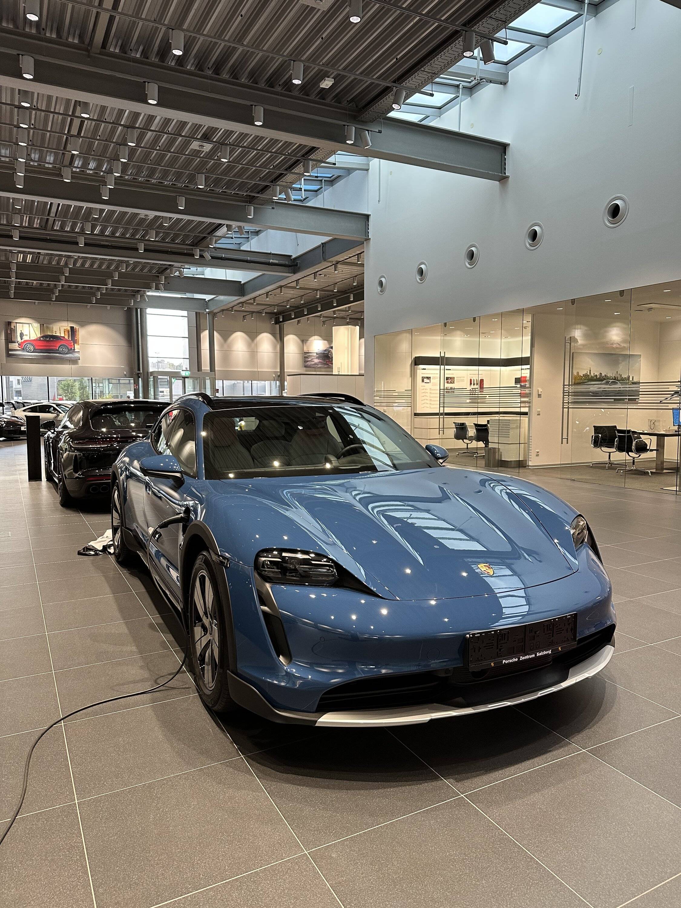Porsche Taycan NEPTUNE BLUE Taycan Club IMG_6709