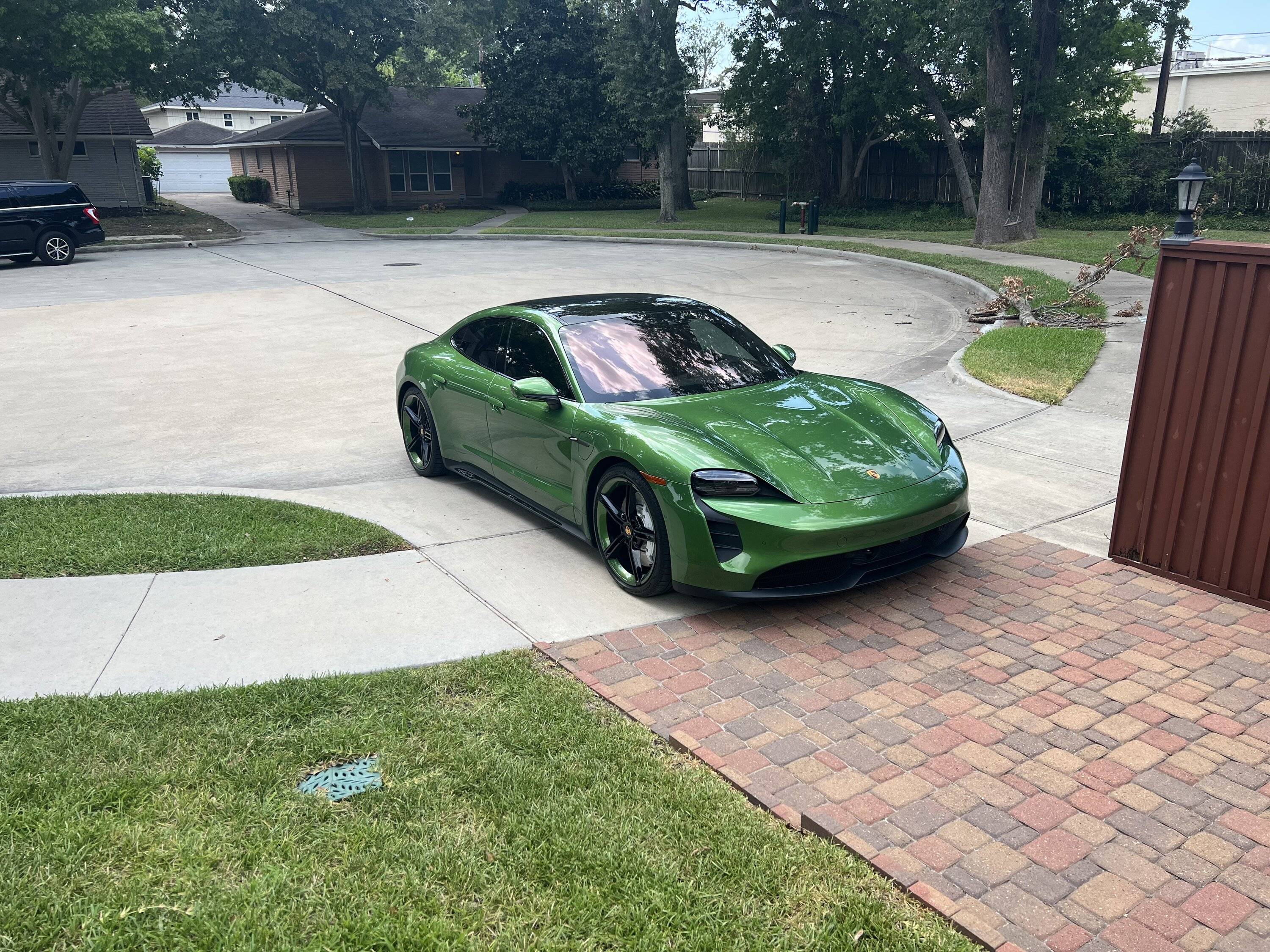 Porsche Taycan MAMBA GREEN Taycan Club IMG_2253