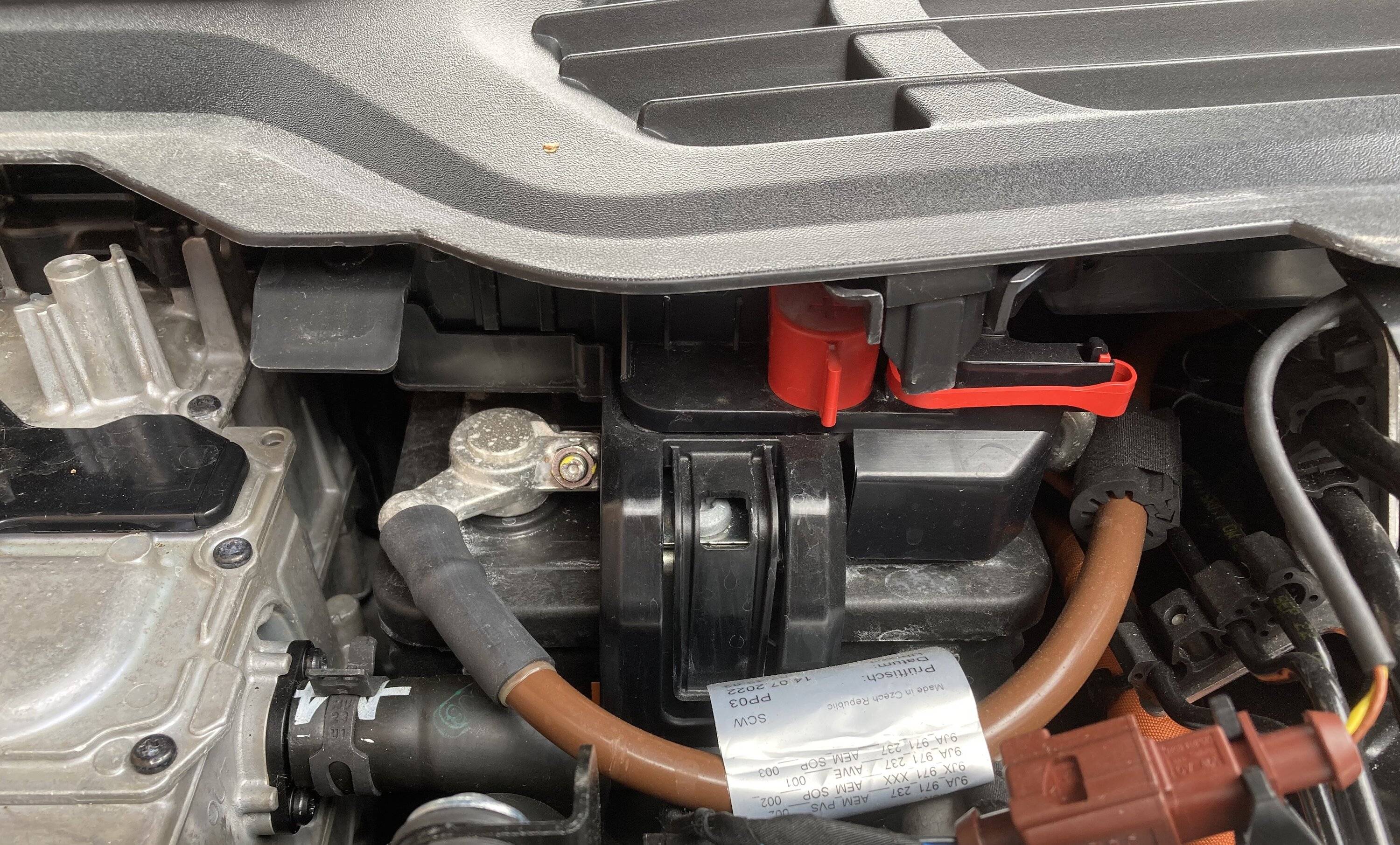 Porsche Taycan Disconnect 12V battery…. negative-