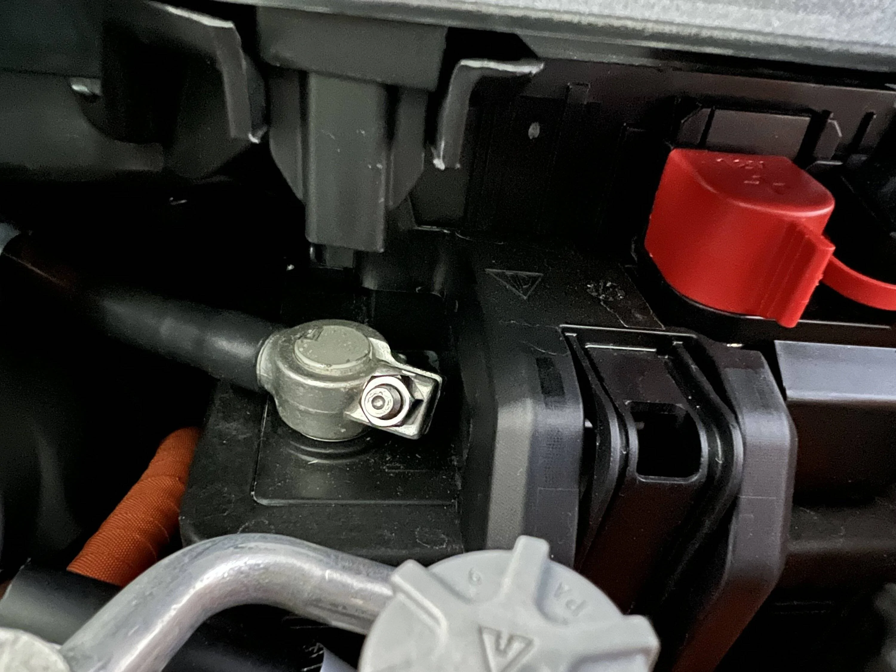 Porsche Taycan Disconnect 12V battery…. img_1316-jpg
