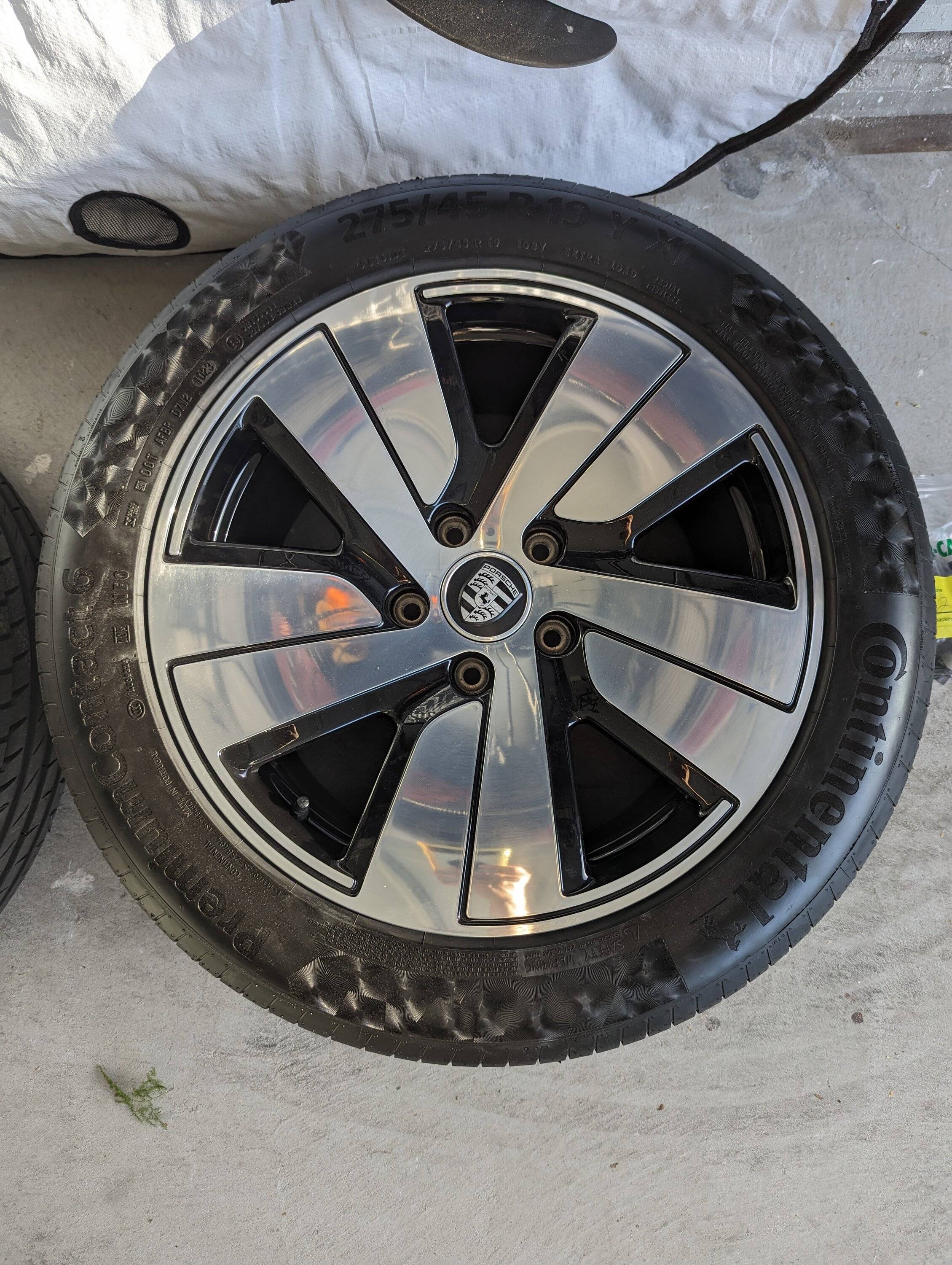 Porsche Taycan FS: OEM 19 inch taycan wheels PXL_20230805_010539477