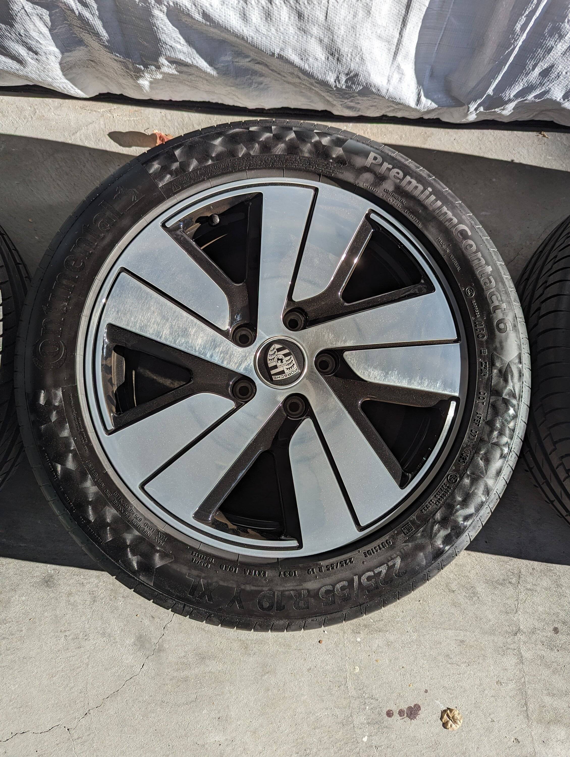 Porsche Taycan FS: OEM 19 inch taycan wheels PXL_20230805_010531677
