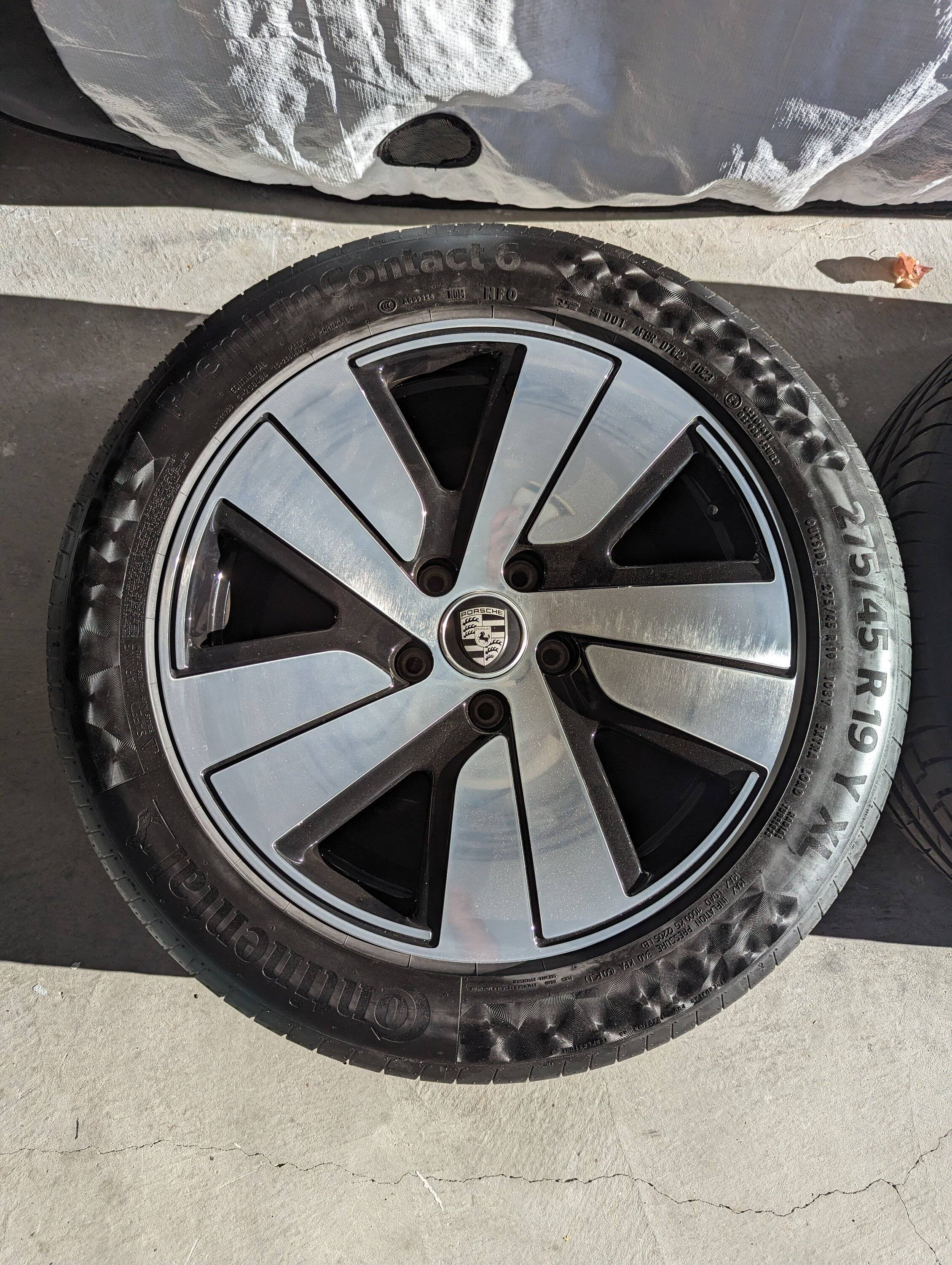 Porsche Taycan FS: OEM 19 inch taycan wheels PXL_20230805_010527010