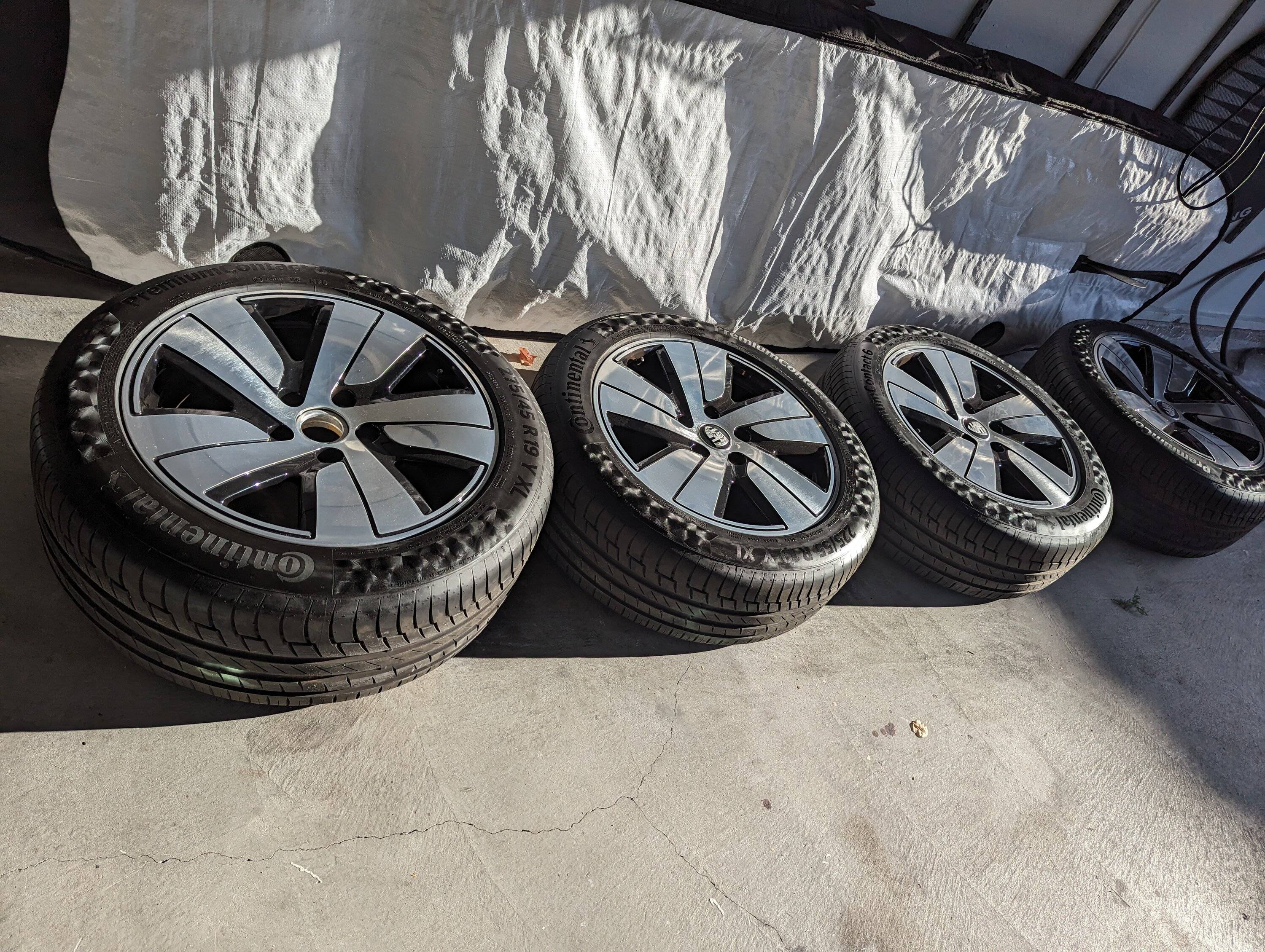 Porsche Taycan FS: OEM 19 inch taycan wheels PXL_20230805_010512283
