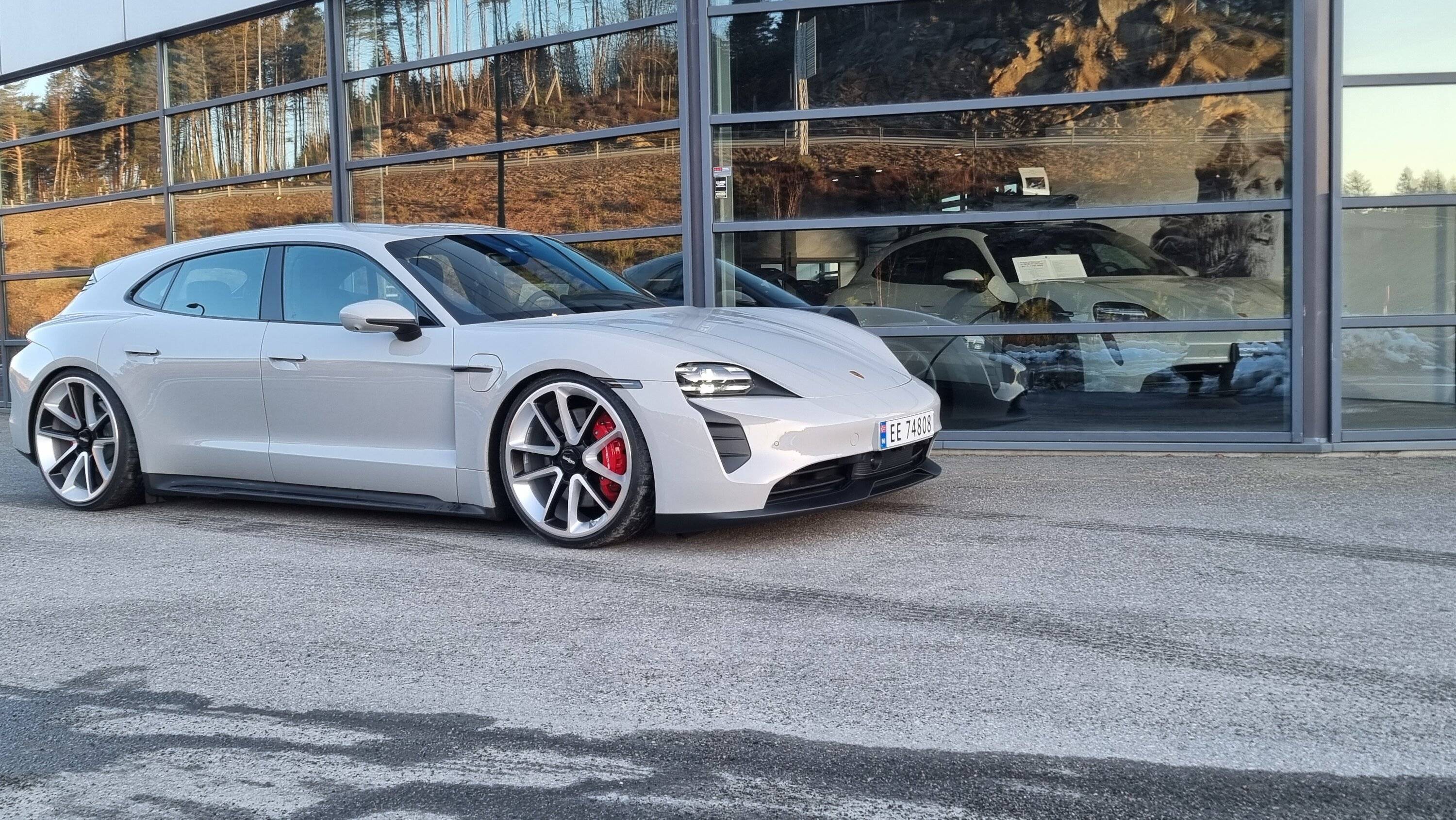 Porsche Taycan Aftermarket wheels for Taycan 20230315_175343