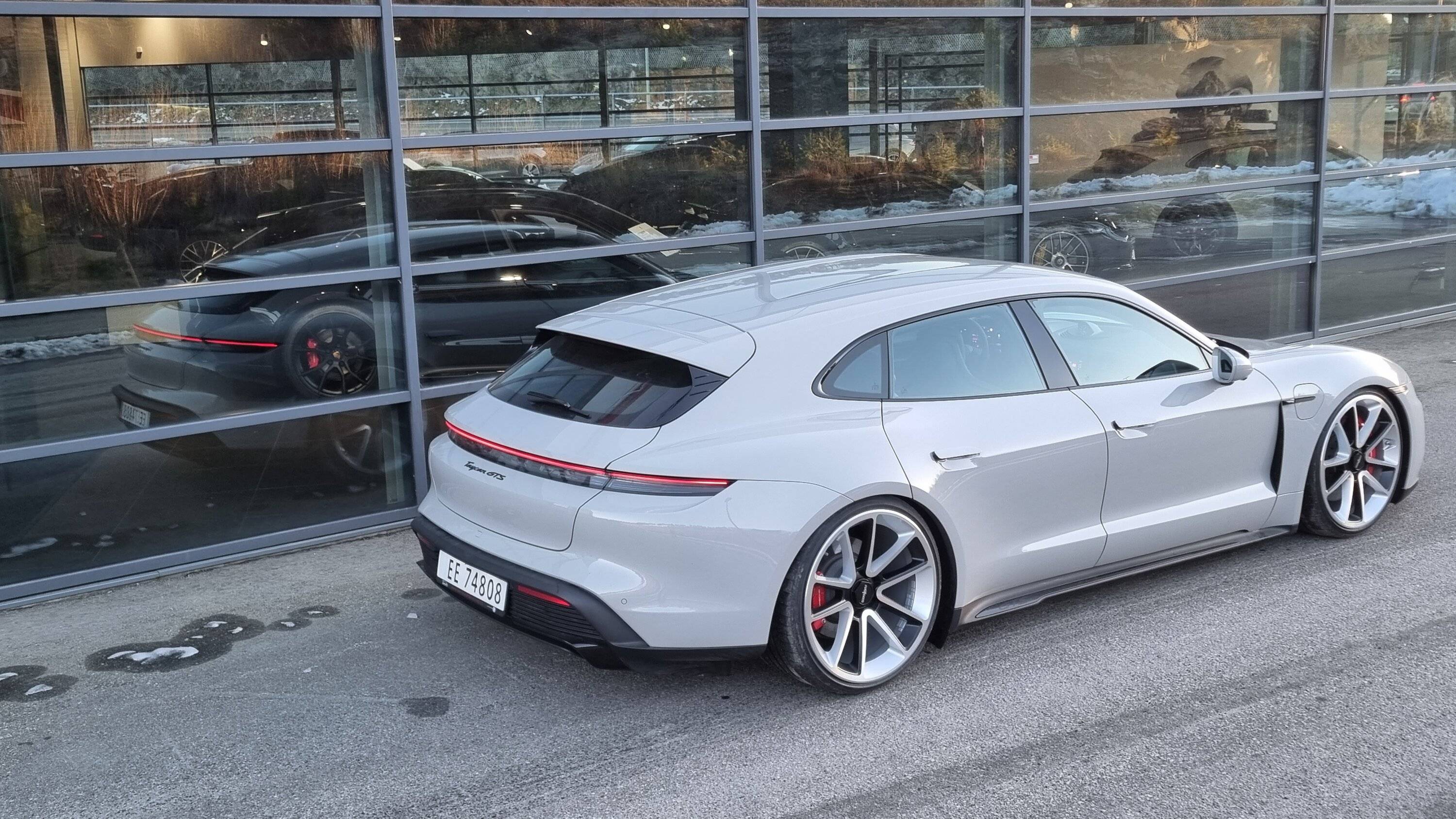 Porsche Taycan Aftermarket wheels for Taycan 20230315_175706