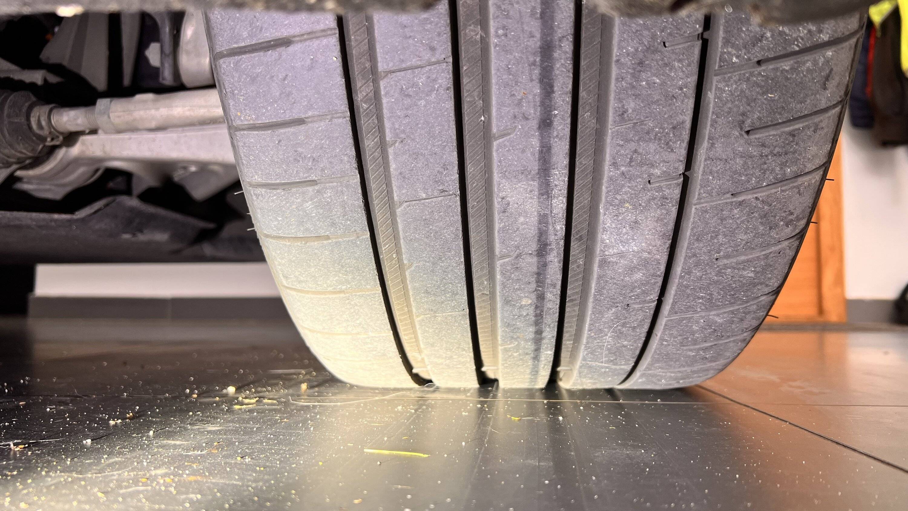Porsche Taycan Taycan Problem - potential catastrophic tire failure IMG_6365