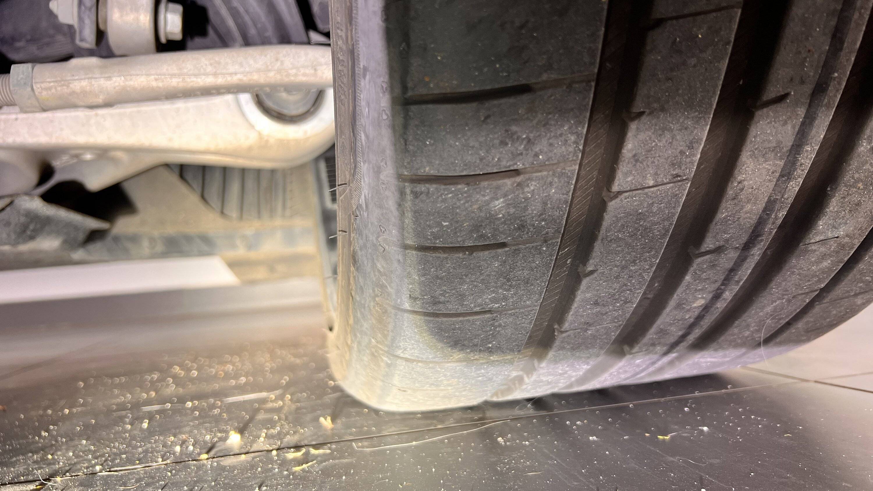 Porsche Taycan Taycan Problem - potential catastrophic tire failure IMG_6368