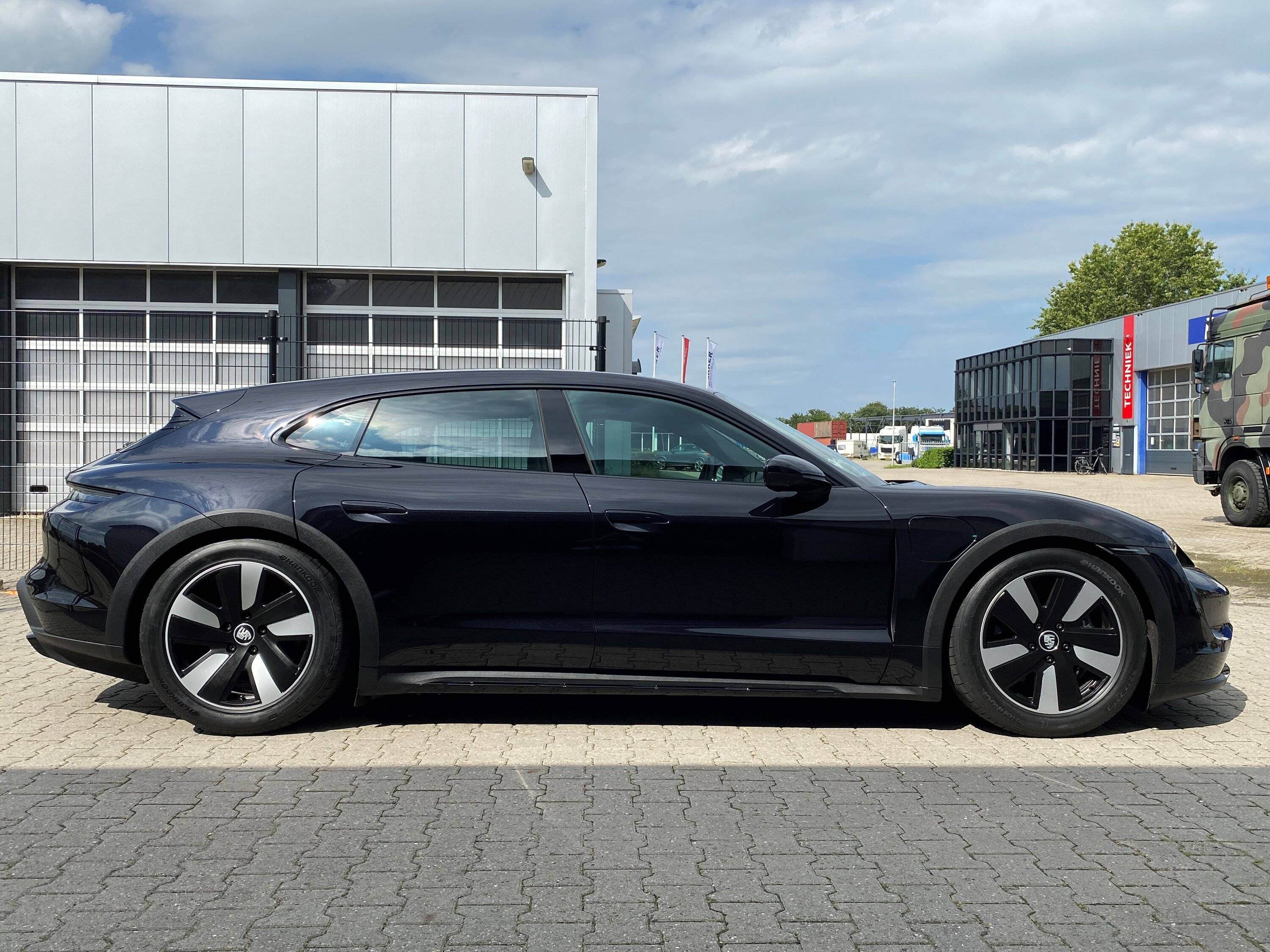 Porsche Taycan Taycan Aero Wheels Painted Black 2