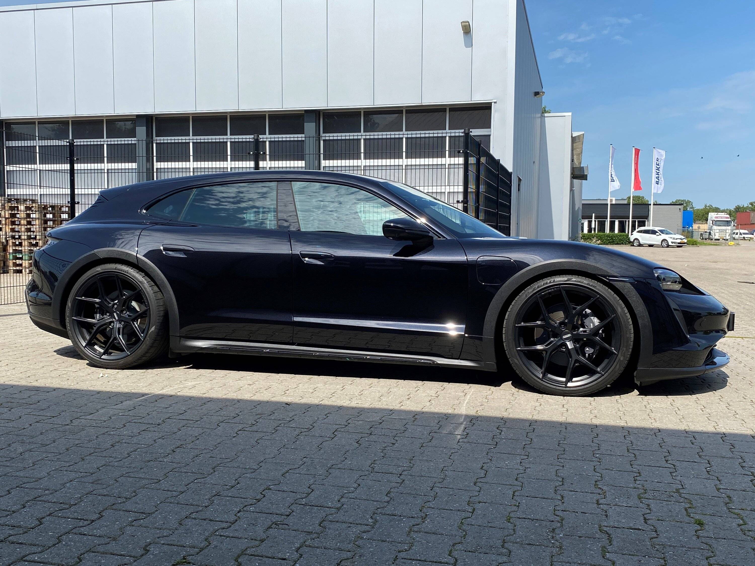Porsche Taycan Taycan Aero Wheels Painted Black 3