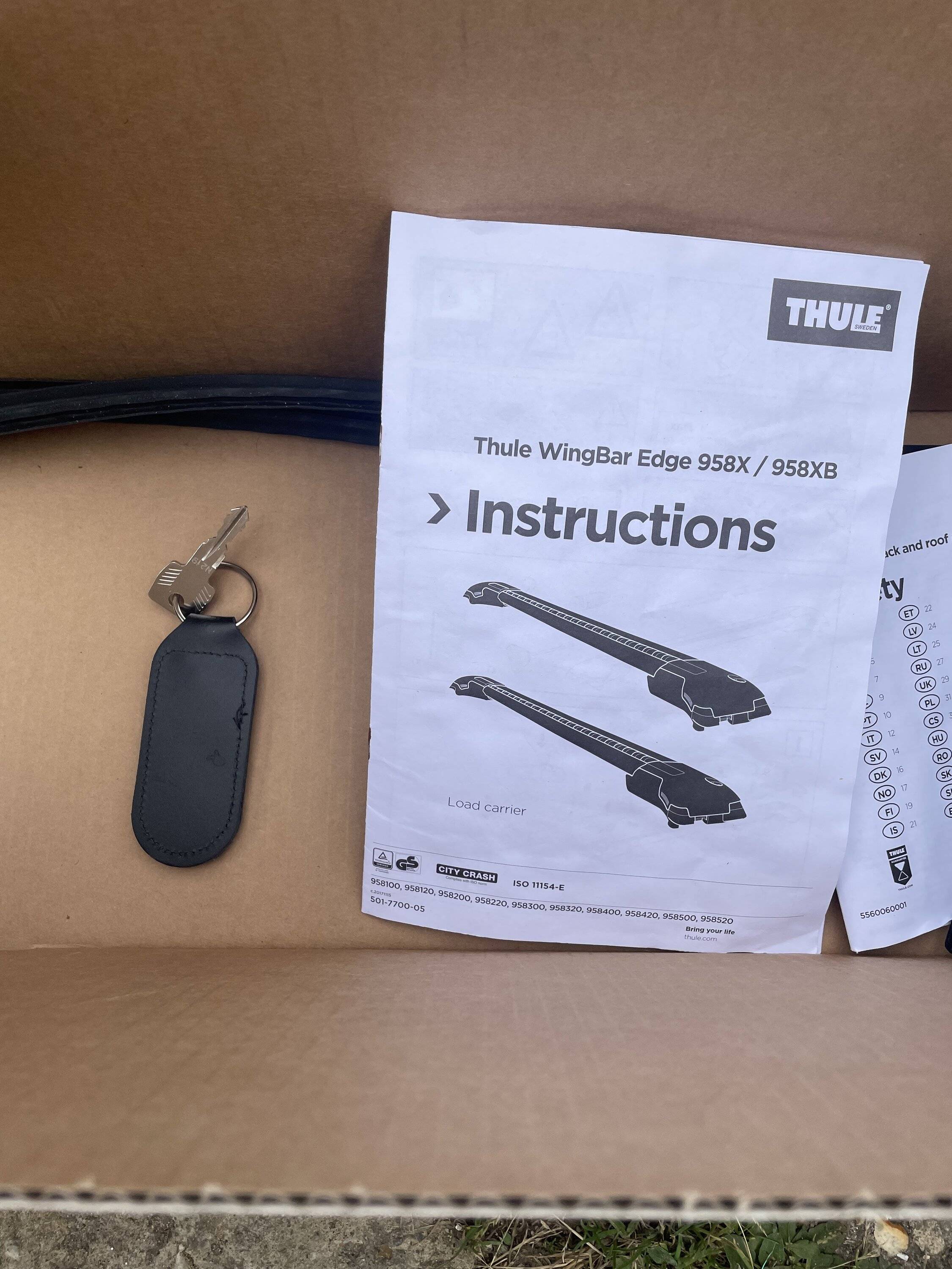 Porsche Taycan SOLD: Taycan roof bars (Thule WingBar Edge) - UK IMG_4052