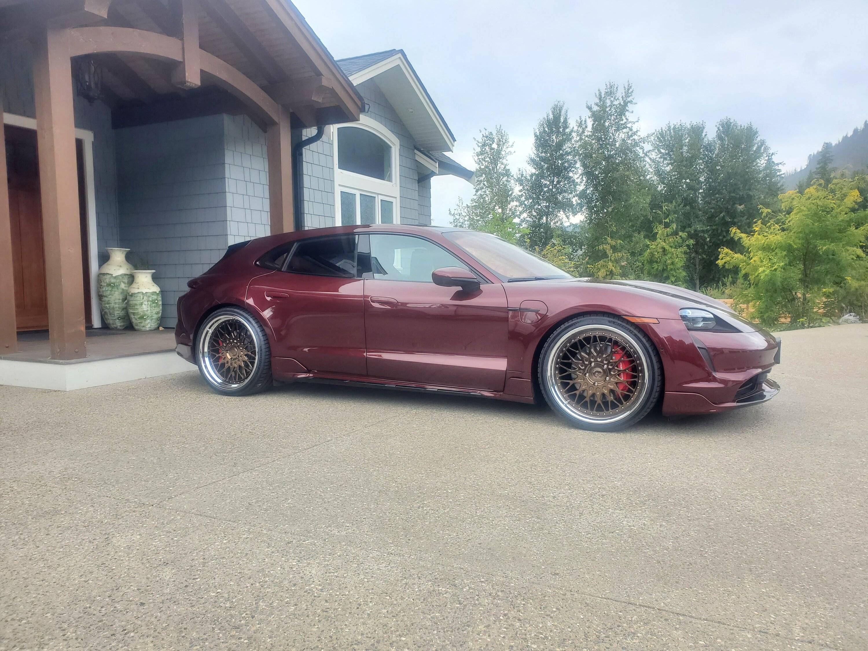 Porsche Taycan Loving my new 22" wheels and the painted "off road" packed 20230809_142434