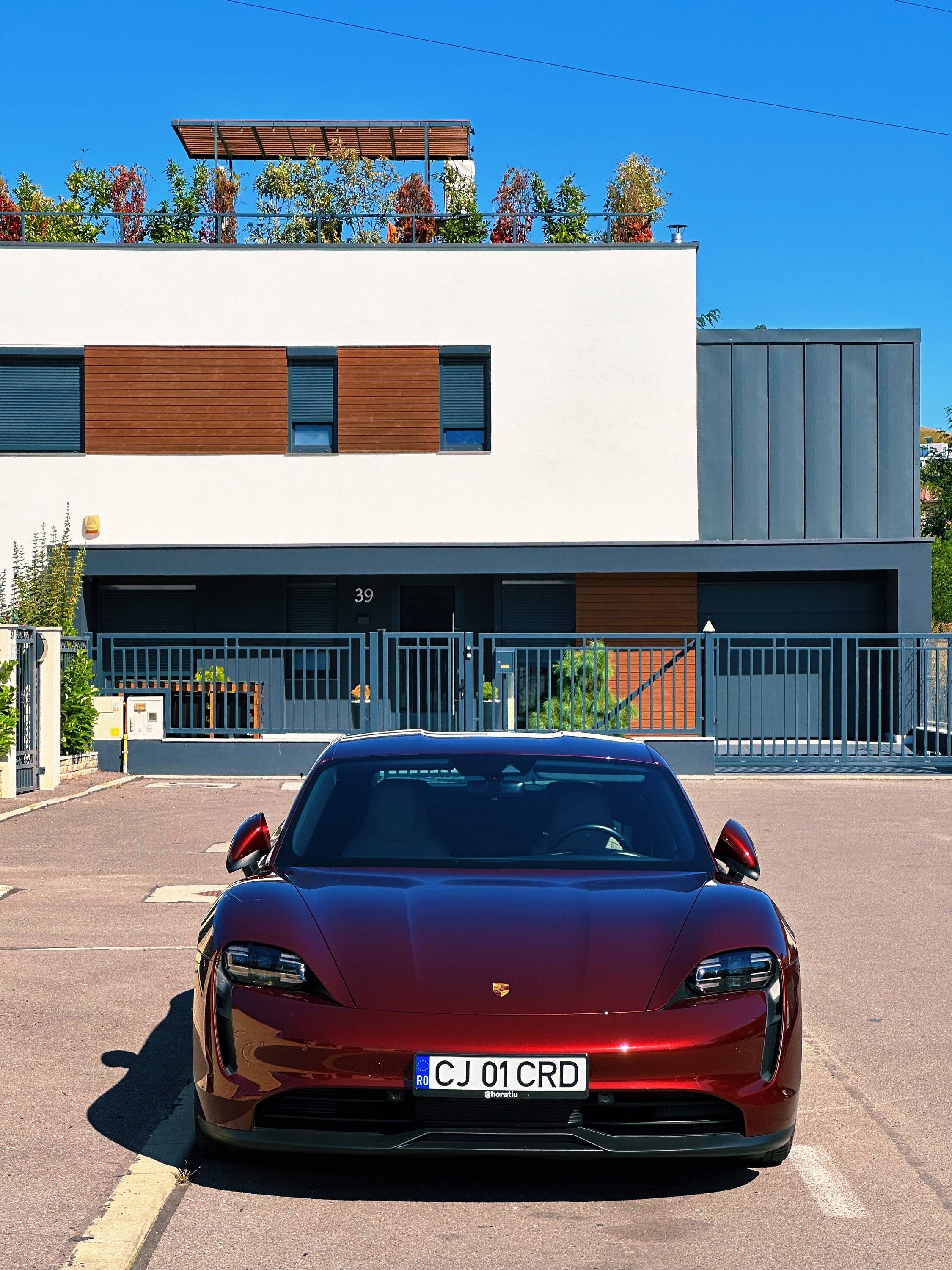 Porsche Taycan CHERRY METALLIC Taycan Club 05DCA076-B9C1-4622-B9F9-FA43C05F9A7C