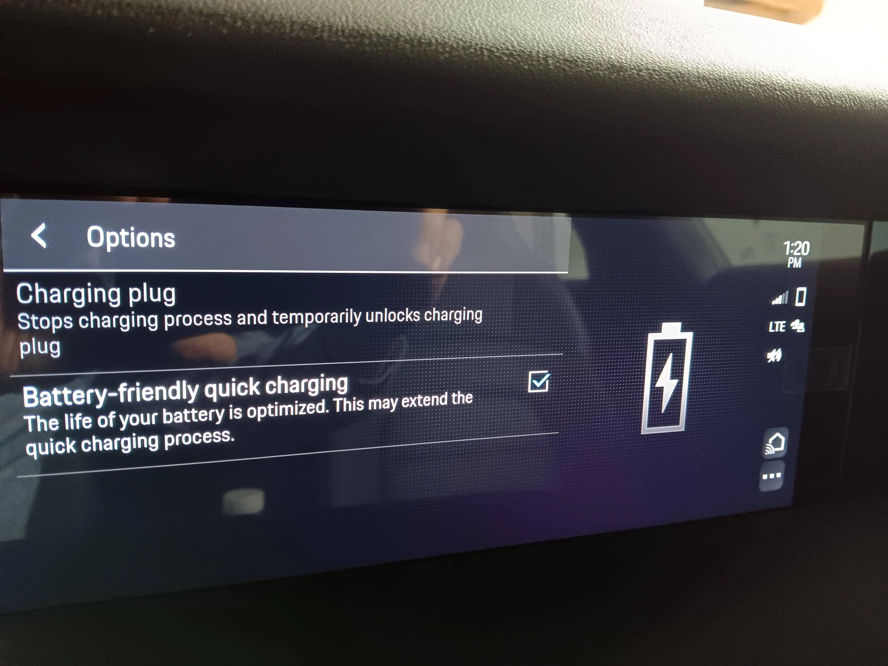 Porsche Taycan [Fixed] Plug and charge - does not work; PCM option for Plug and charge missing 1692121008536