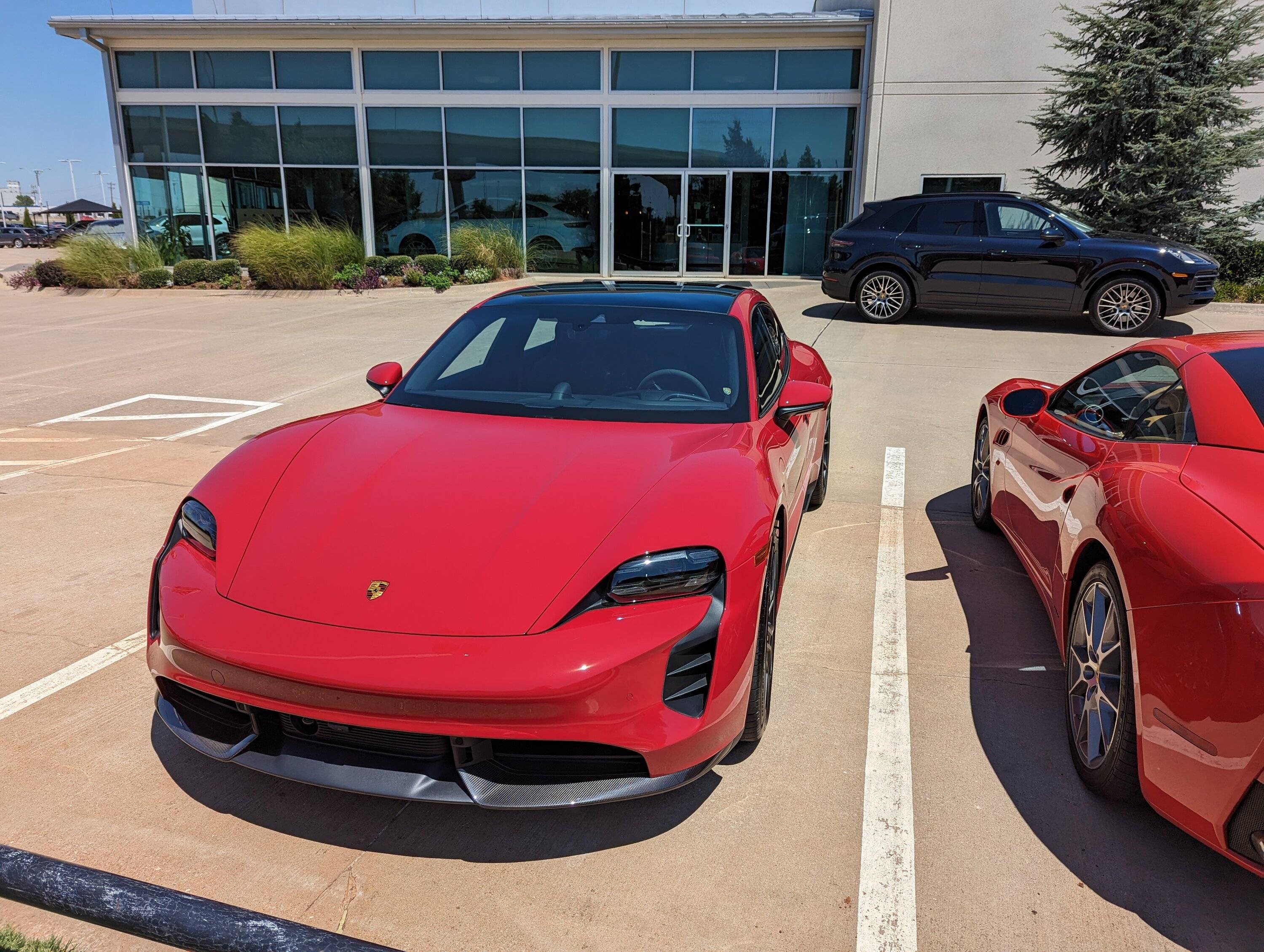 Porsche Taycan CARMINE RED Taycan Club PXL_20230816_181739545