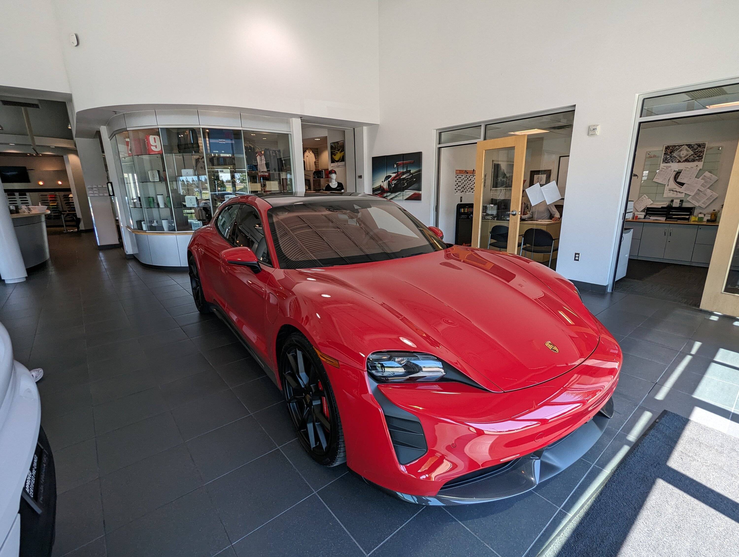 Porsche Taycan CARMINE RED Taycan Club PXL_20230816_194223155