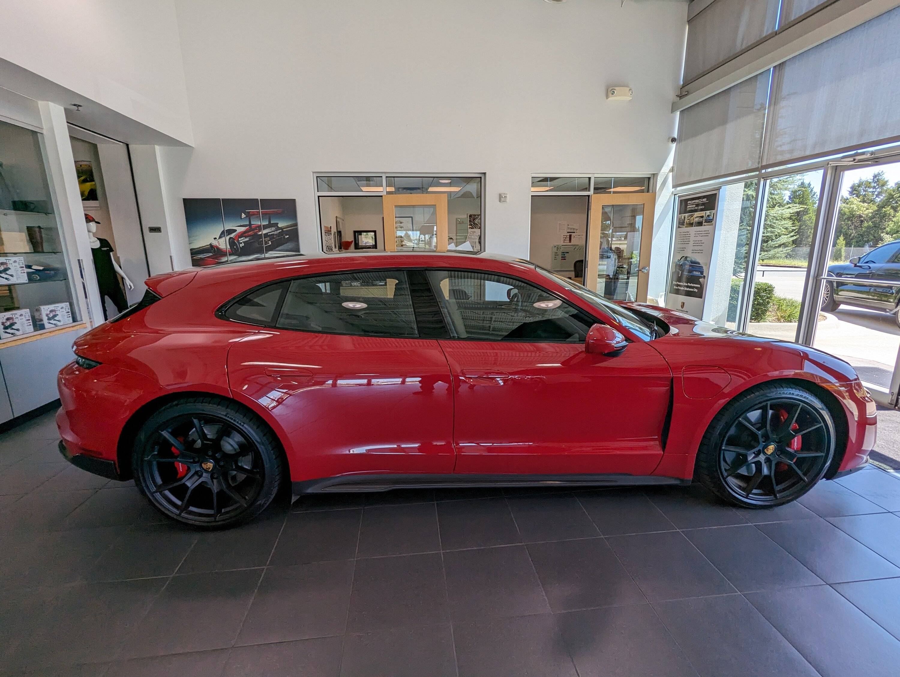Porsche Taycan CARMINE RED Taycan Club PXL_20230816_194231424