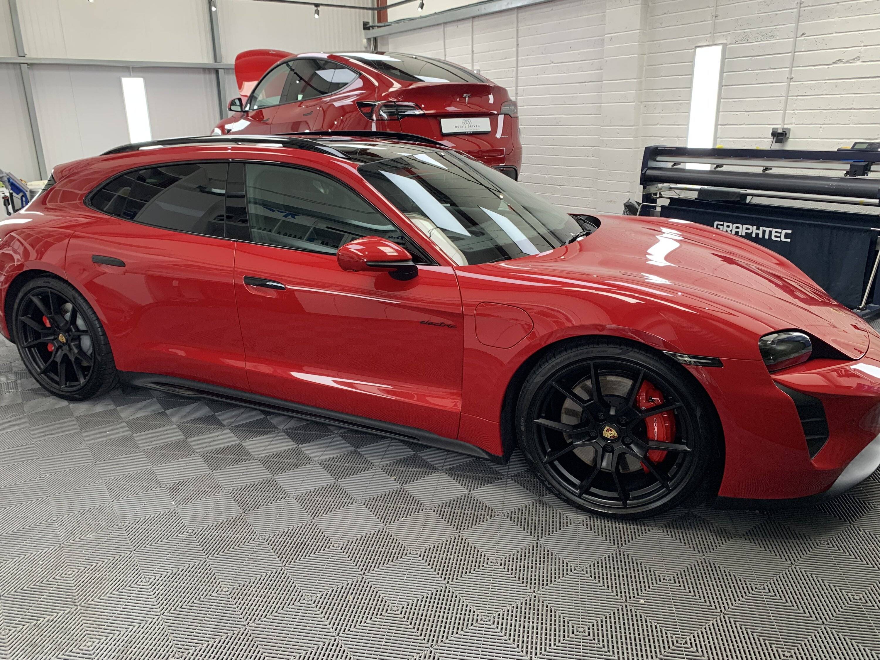 Porsche Taycan CARMINE RED Taycan Club IMG_4747
