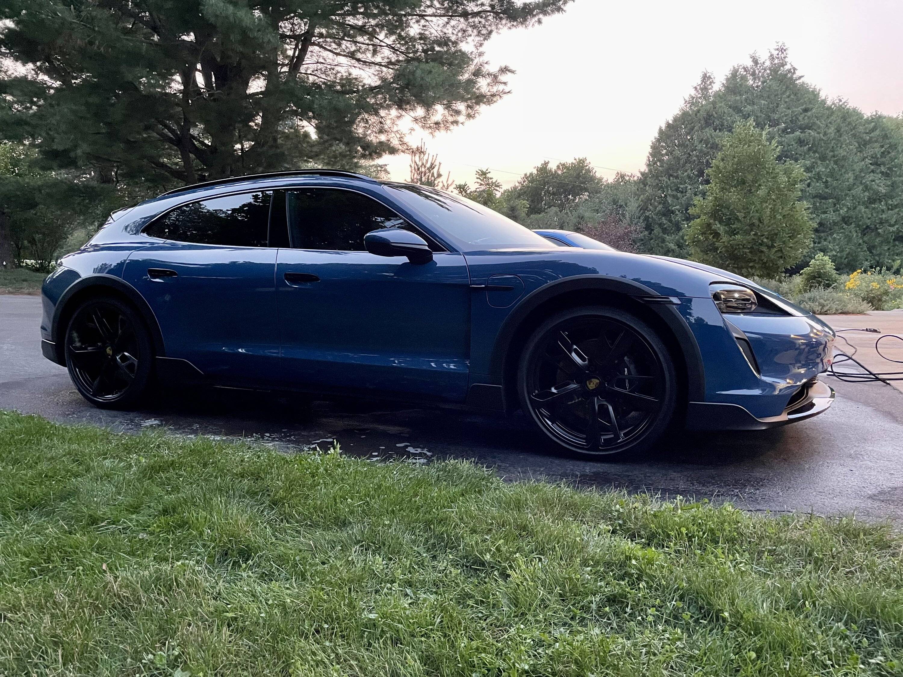 Porsche Taycan NEPTUNE BLUE Taycan Club IMG_3110