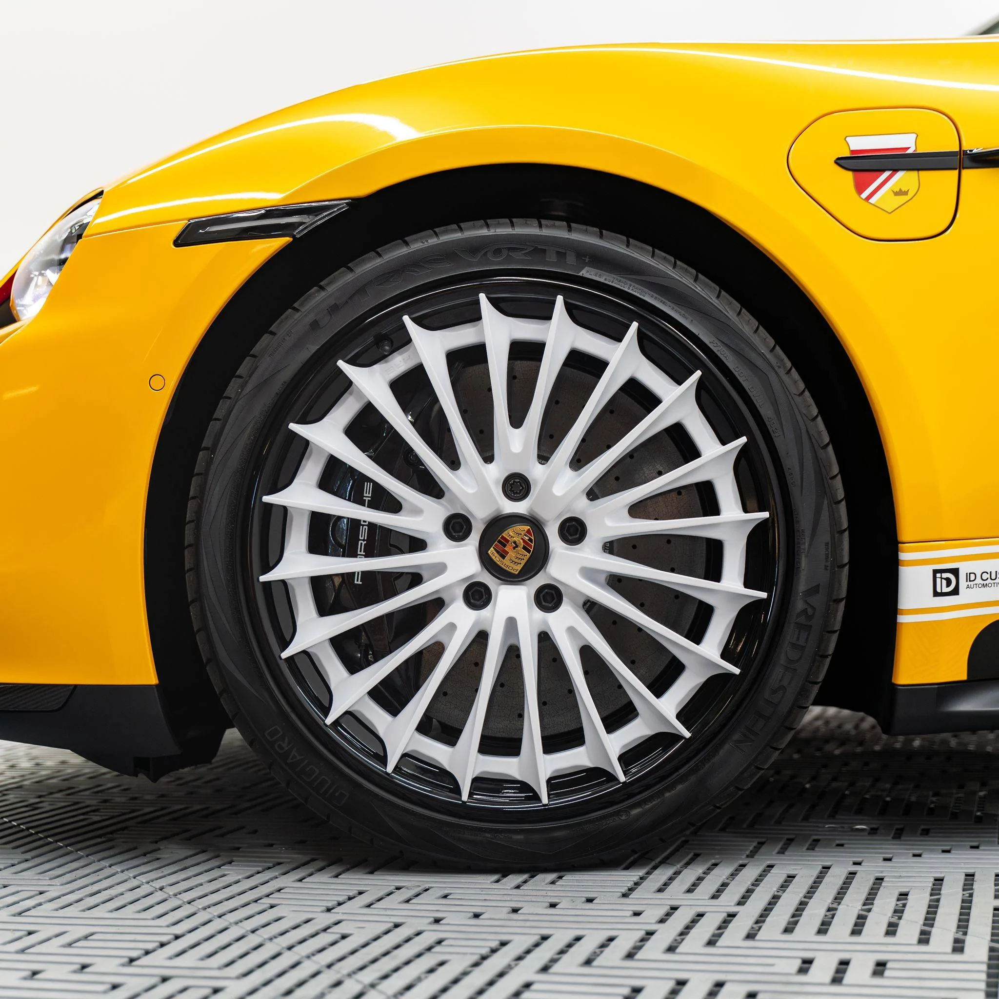 Porsche Taycan Yellow Cross Turismo (wrapped) f2b7f7b5-429d-4032-aa12-fbee868bce60