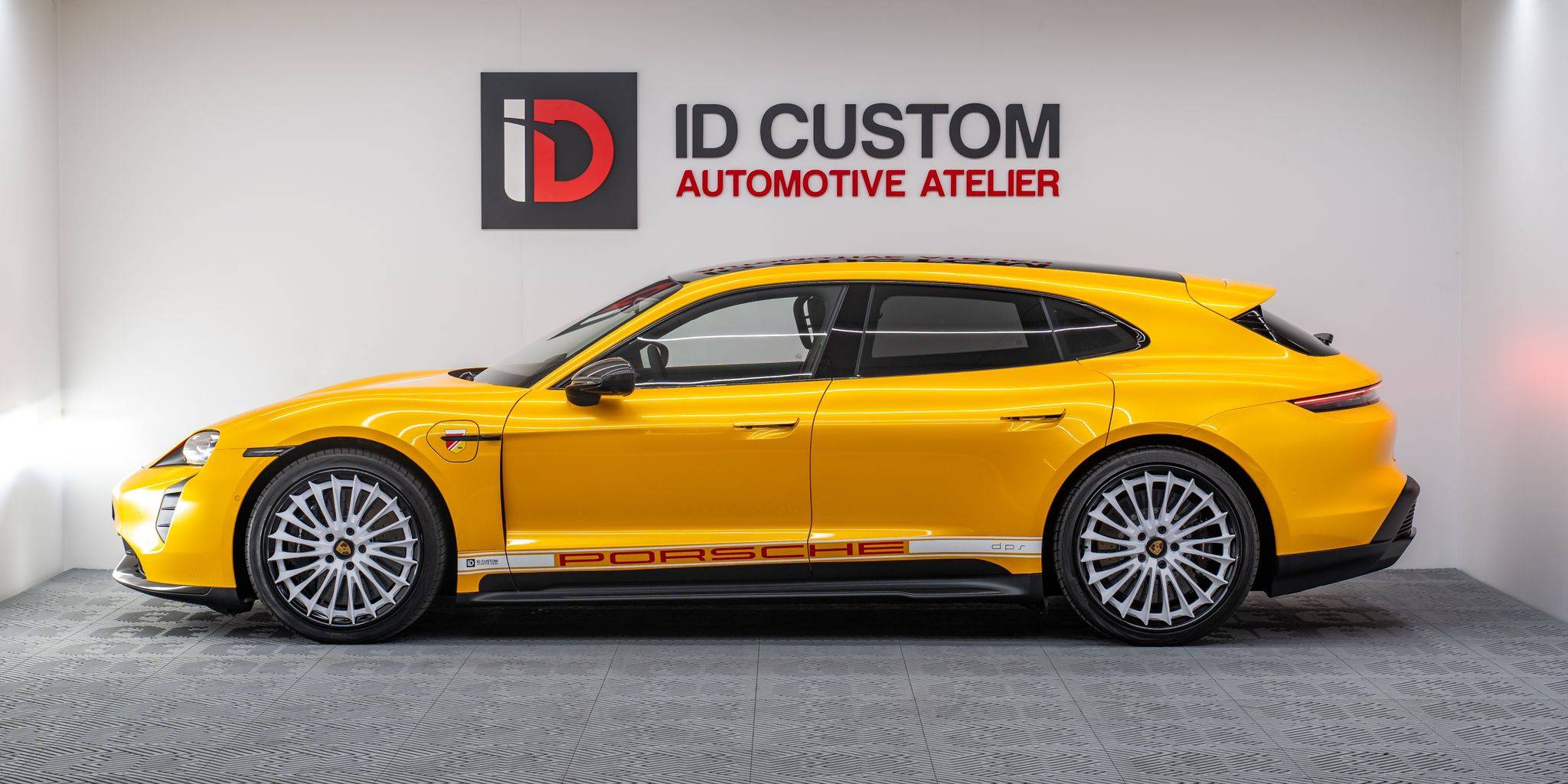 Porsche Taycan Yellow Cross Turismo (wrapped) f655d802-2f84-4af8-8592-f2e4f47125c0