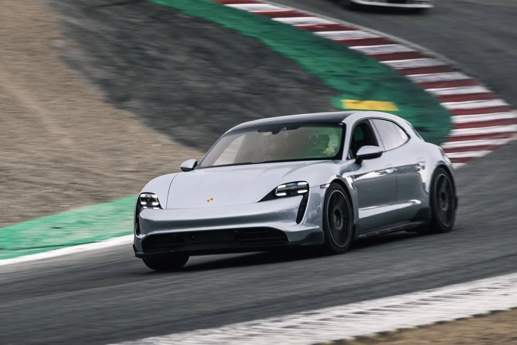 Porsche Taycan Cross turismo claddings A9BBC790-B401-40E7-ADC7-3AC349AA6EE7