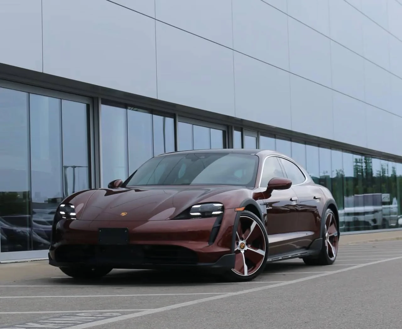 Porsche Taycan 5 cars, very different configs Cherry
