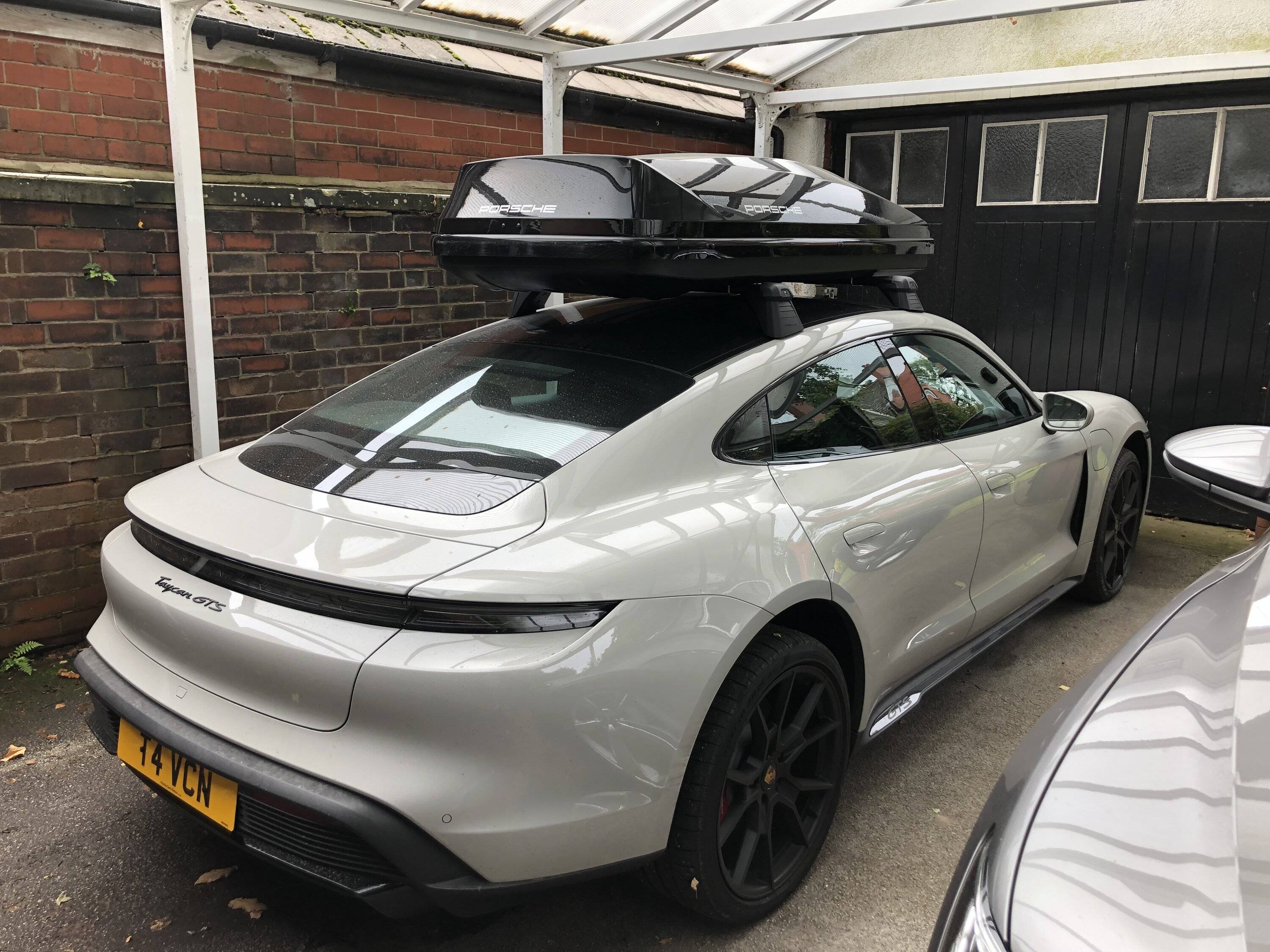 Porsche Taycan Roof Bars and Roof Box questions IMG_3388