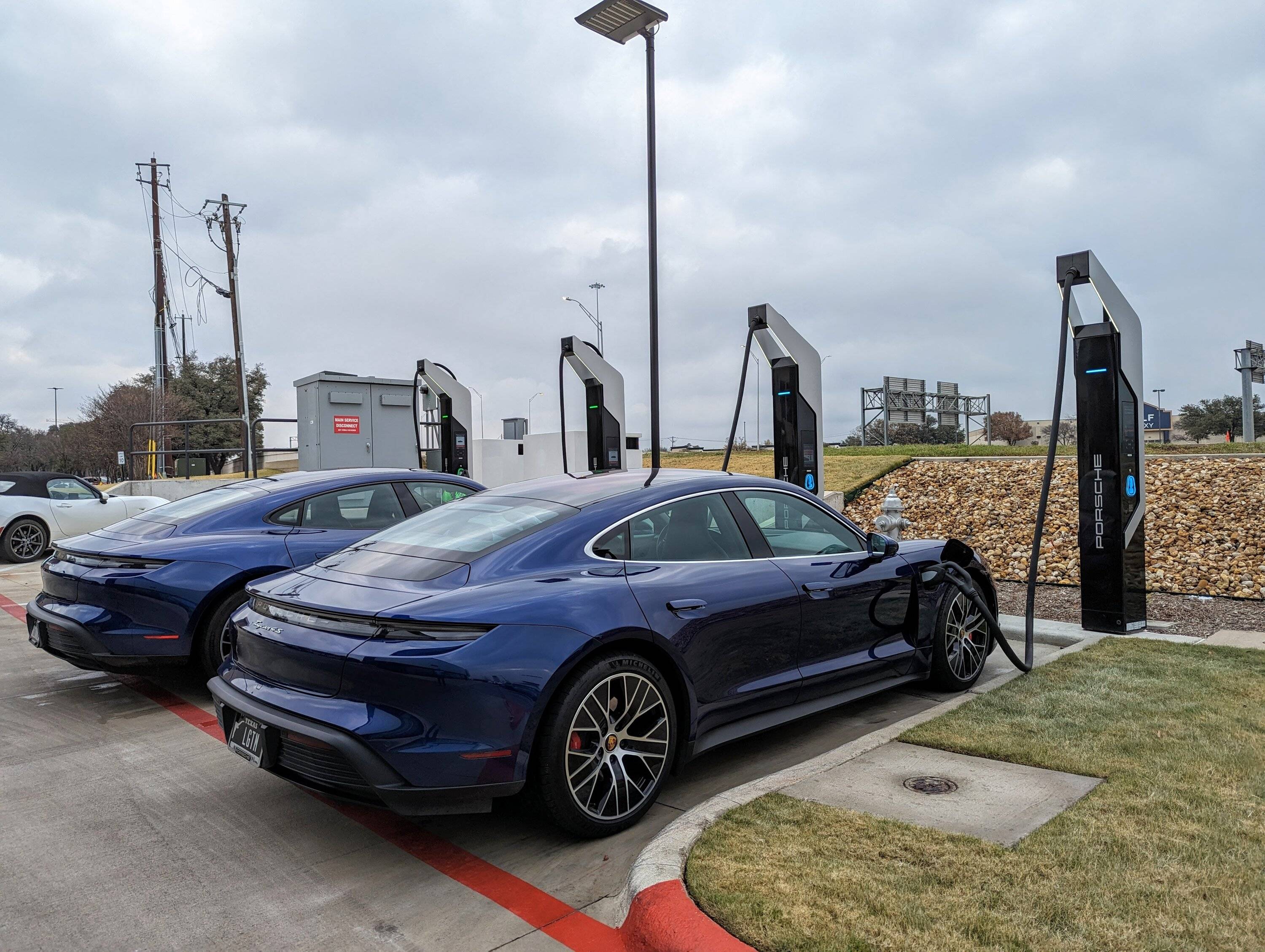 Porsche Taycan Do you charge at your local Porsche dealer? PXL_20221229_160958866