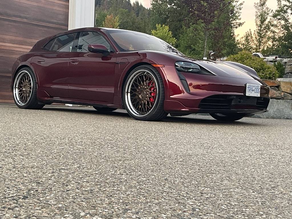 Porsche Taycan Loving my new 22" wheels and the painted "off road" packed IMG_5623