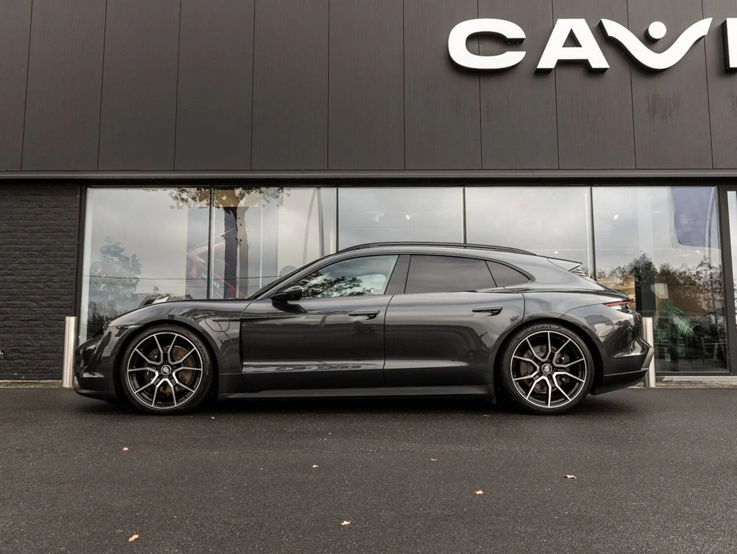 Porsche Taycan VOLCANO GREY Taycan Club Caviarz-Porsche-Taycan-Sport-Turismo-Volcano-Grey-Metallic03_1406de56d3cd2f610392f2ac6e97ab8