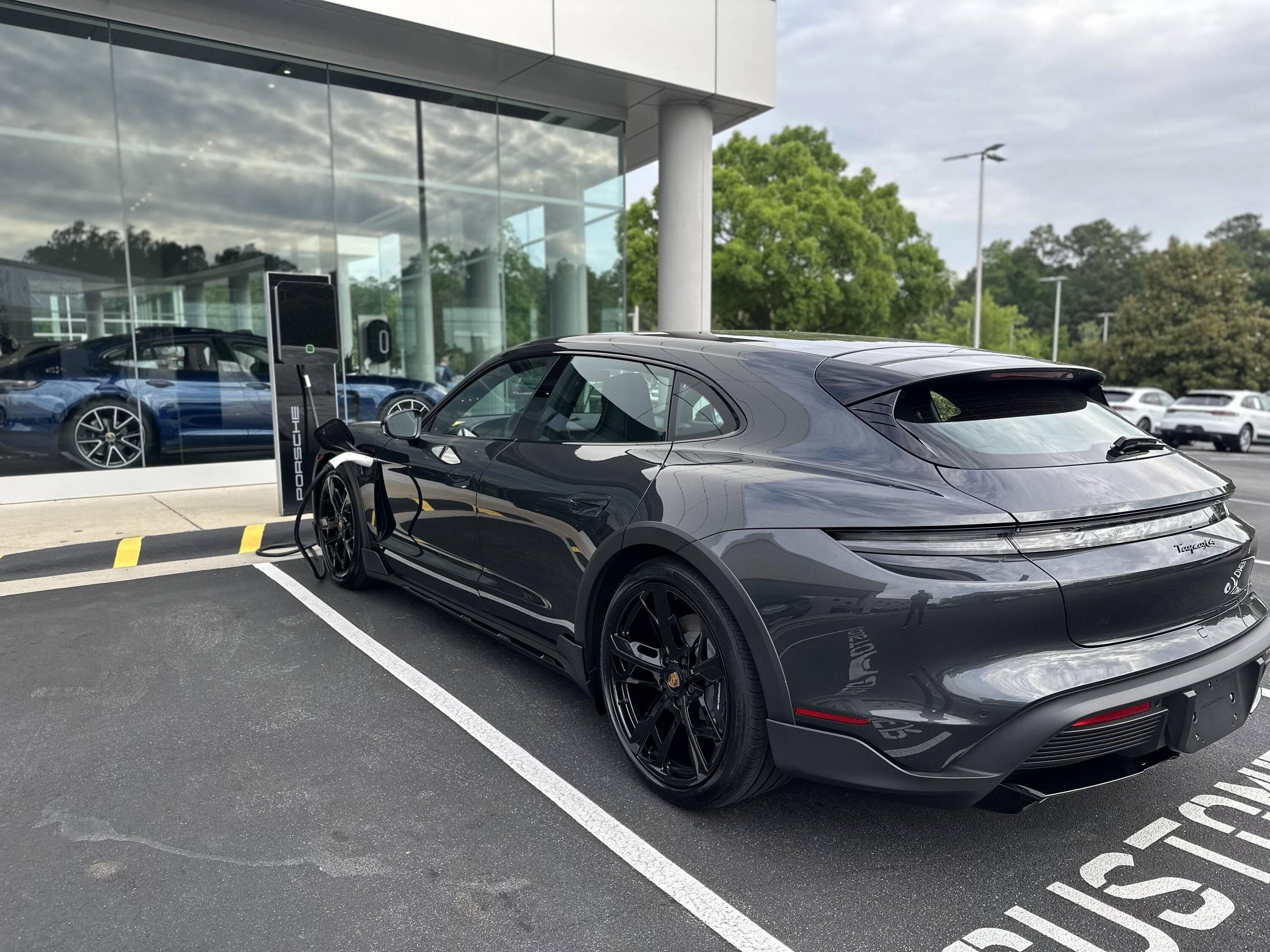 Porsche Taycan [Feeler] lease transfer: 2023 4CT $125k MSRP $1769/mo IMG_1420
